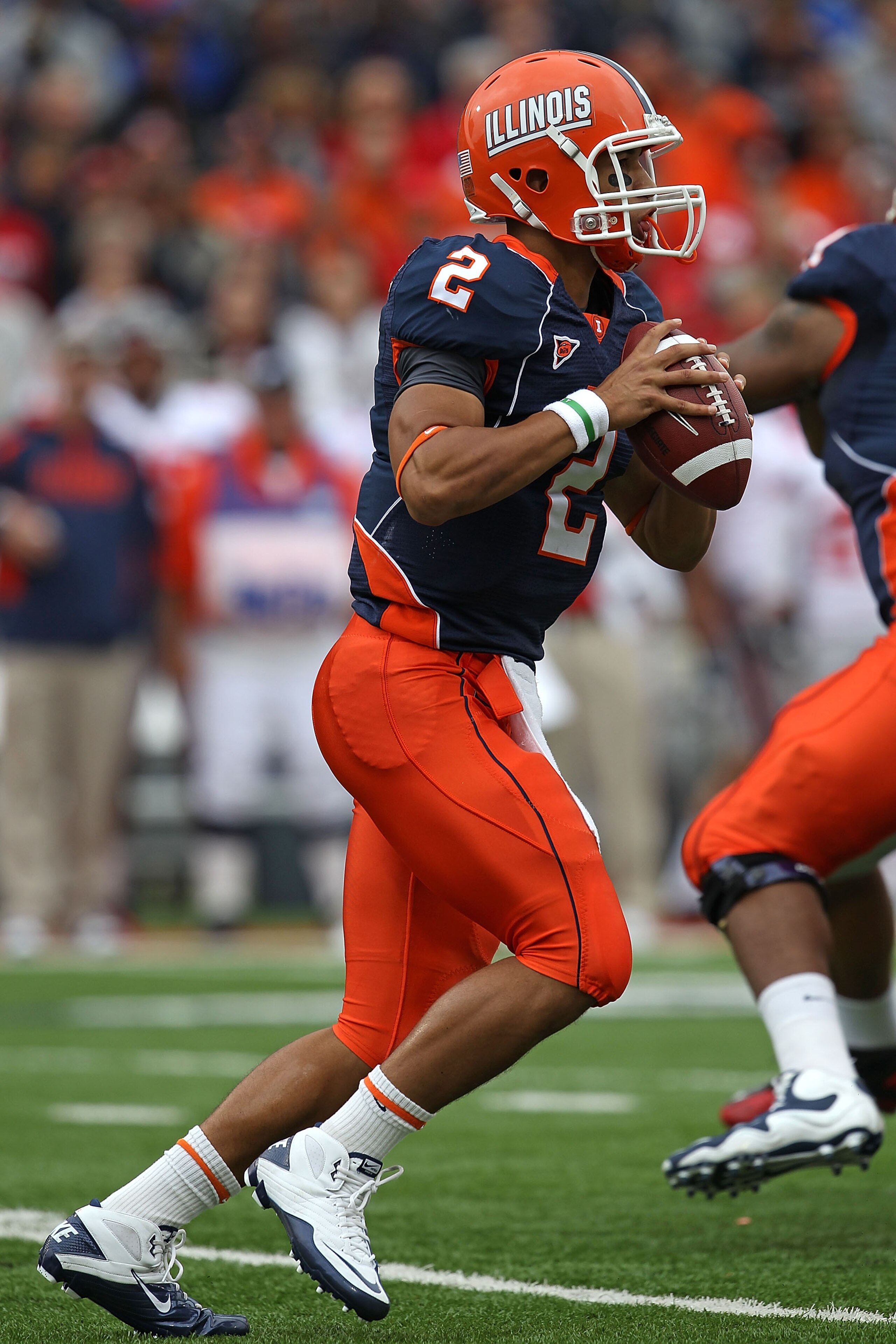 CHAMPAIGN, IL - OCTOBER 02: Nathan Scheelhaase #2 of the Illinois Fighting Illini looks for a receiver against the Ohio State Buckeyes at Memorial Stadium on October 2, 2010 in Champaign, Illinois. Ohio State defeated Illinois 24-13. (Photo by Jonathan Da