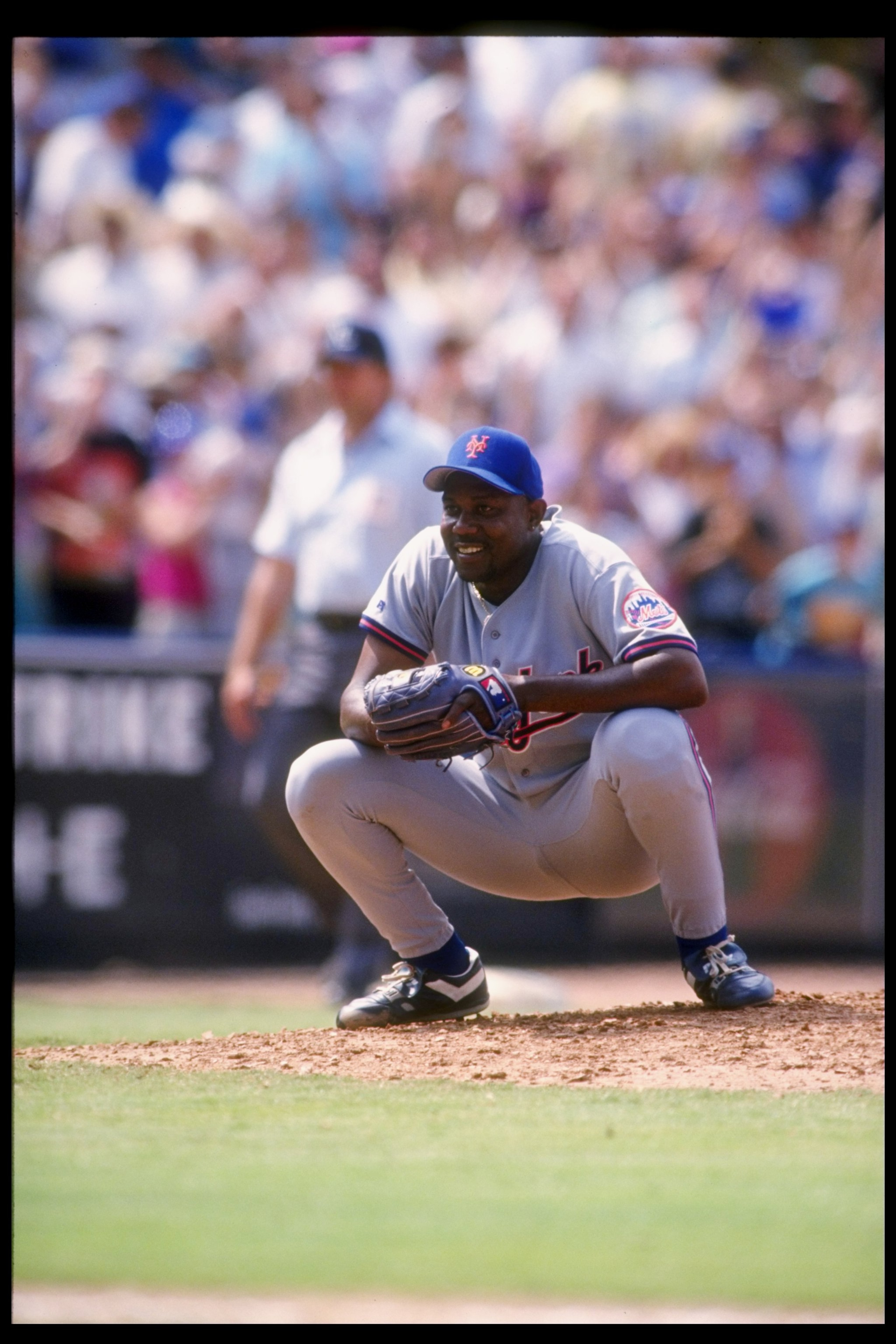 24 Jul 1993: Anthony Young of the New York Mets in action during a game against the Los Angeles Dodgers at Shea Stadium in Flushing, New York.