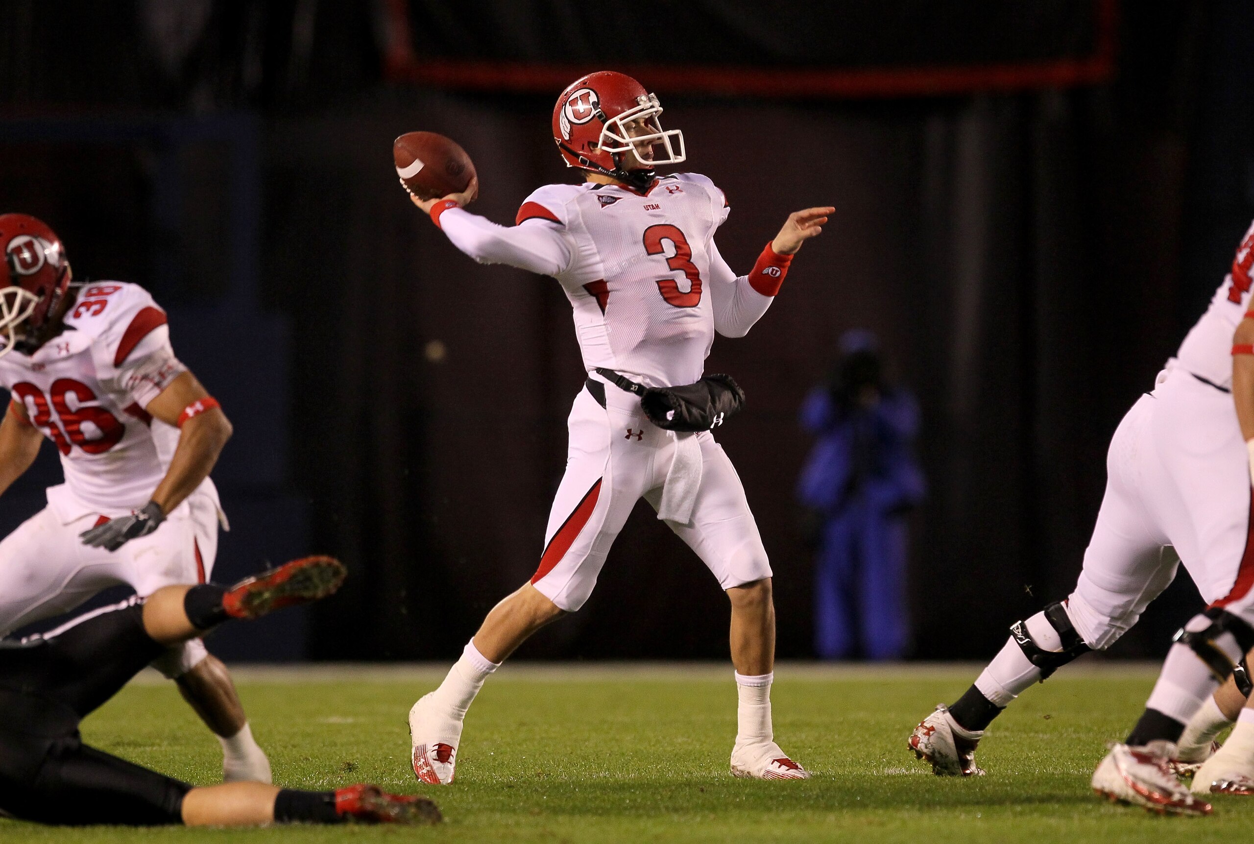 SAN DIEGO - NOVEMBER 20:  Quarterback Jordan Wynn #3 of the Utah Utes throws a pass against the San Diego State Aztecs at Qualcomm Stadium on November 20, 2010 in San Diego, California.  Utah won 38-34.  (Photo by Stephen Dunn/Getty Images)
