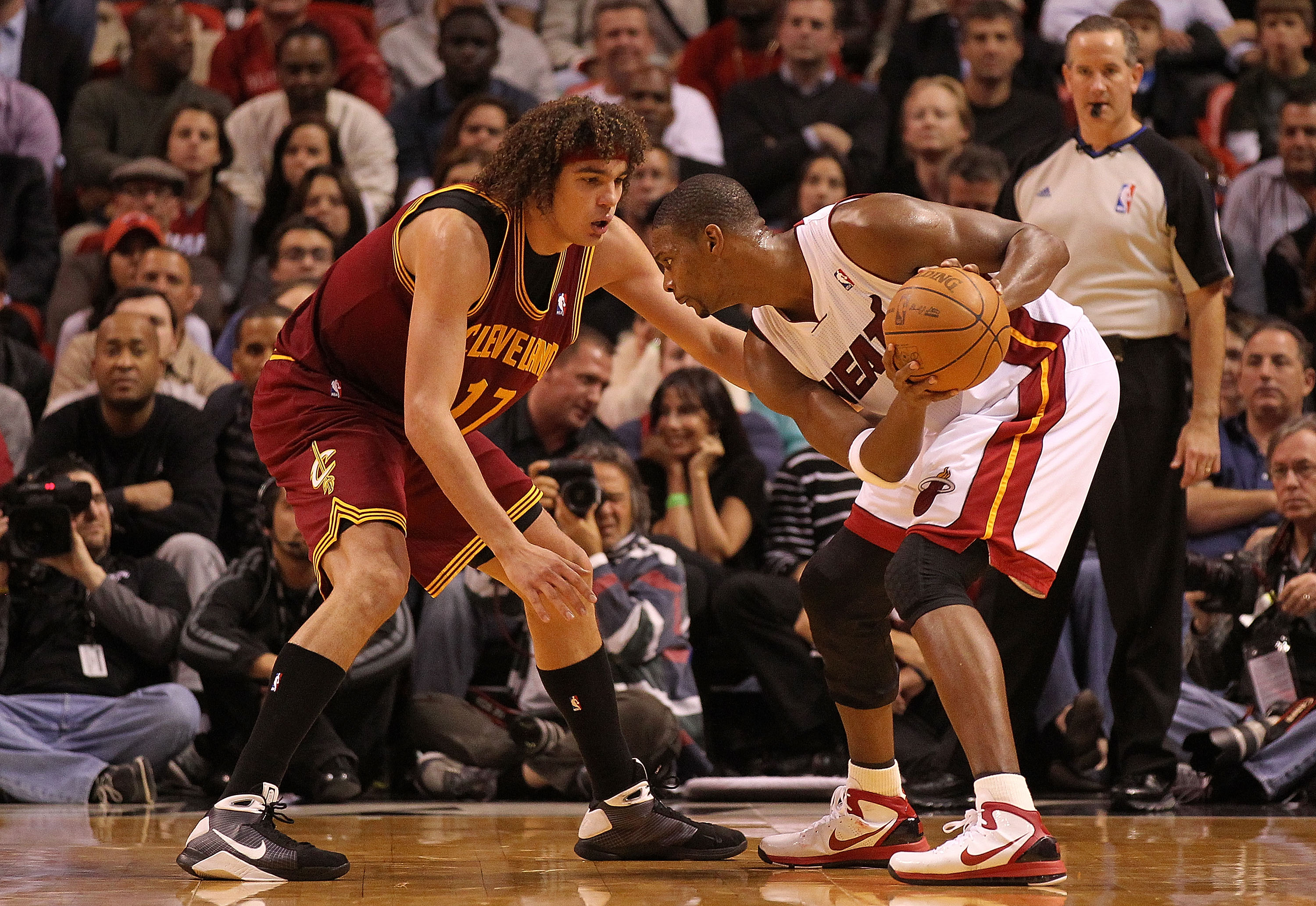 MIAMI, FL - DECEMBER 15: Chris Bosh #1 of the Miami Heat posts up Anderson Varejao #17 of the Cleveland Cavaliers during a game at American Airlines Arena on December 15, 2010 in Miami, Florida. NOTE TO USER: User expressly acknowledges and agrees that, b