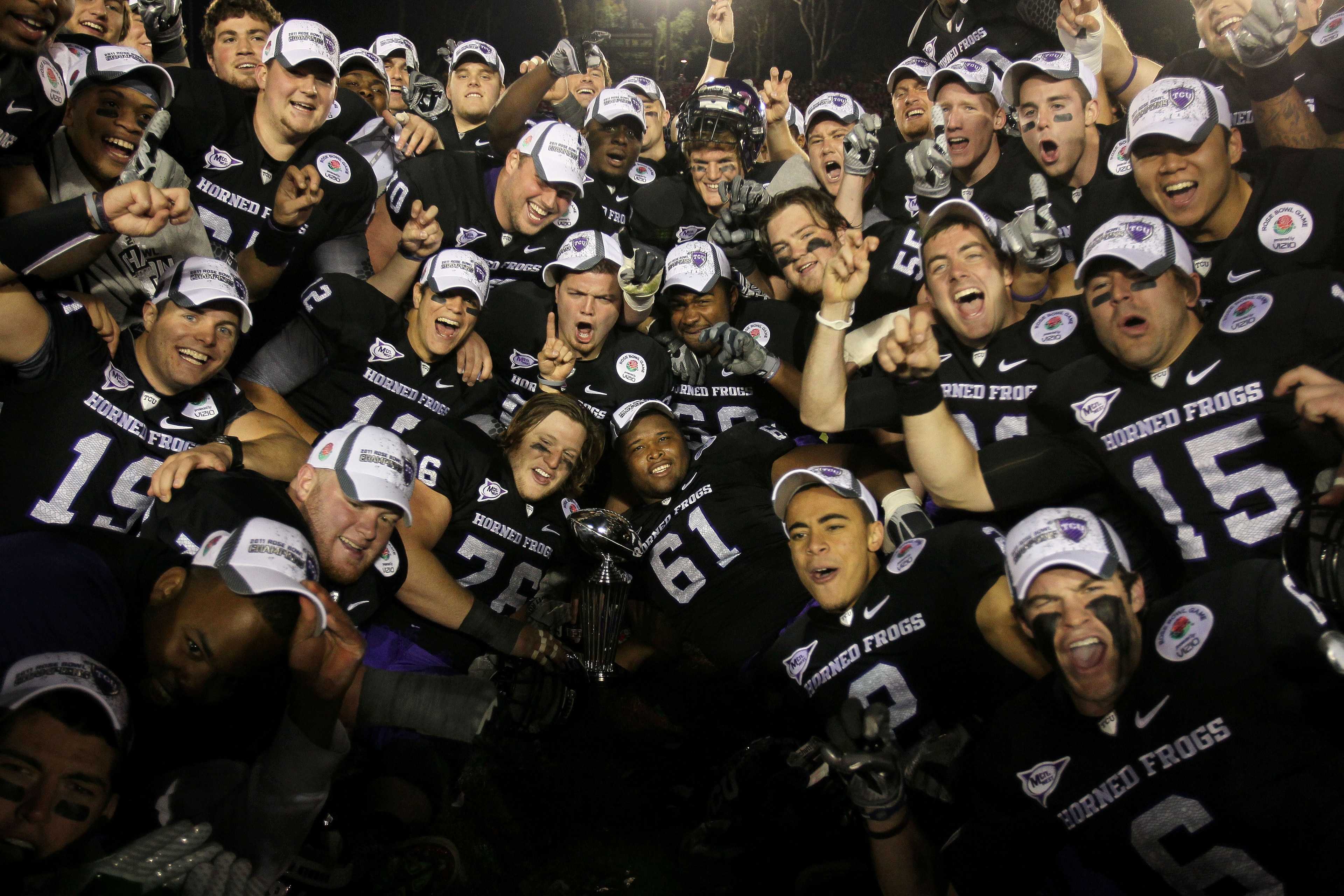 PASADENA, CA - JANUARY 01:  The TCU Horned Frogs celebrate after defeating the Wisconsin Badgers 21-19 in the 97th Rose Bowl game on January 1, 2011 in Pasadena, California.  (Photo by Jeff Gross/Getty Images)
