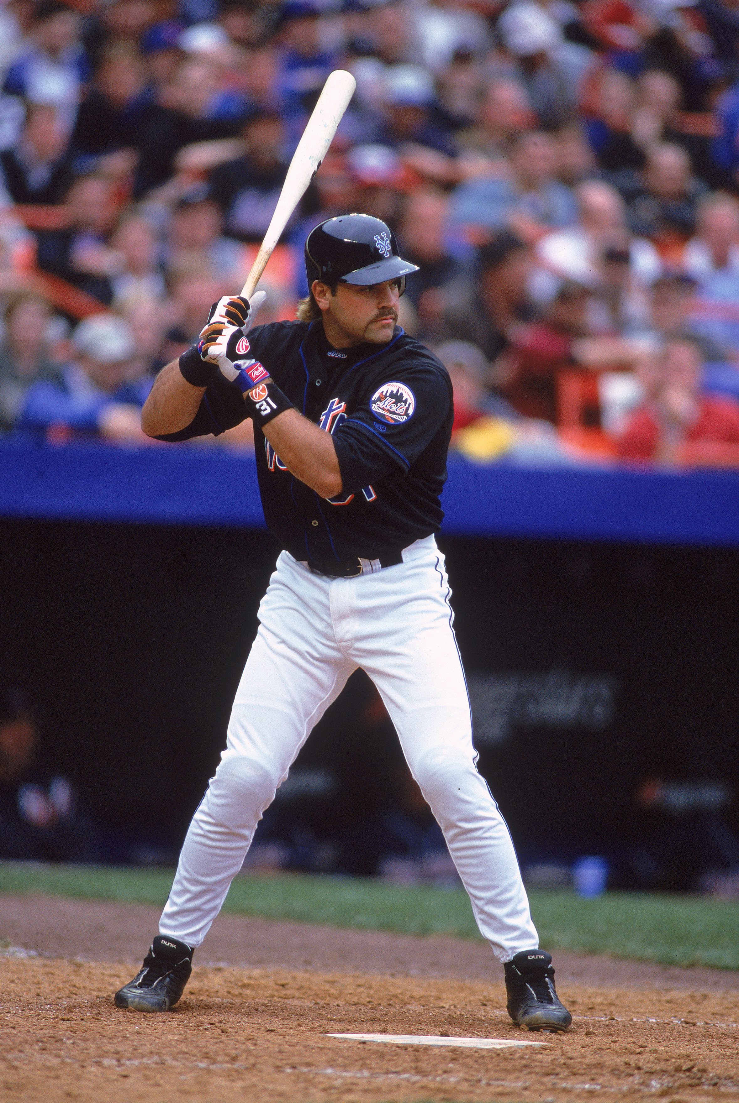 Mike Piazza's No. 31 retired by Mets