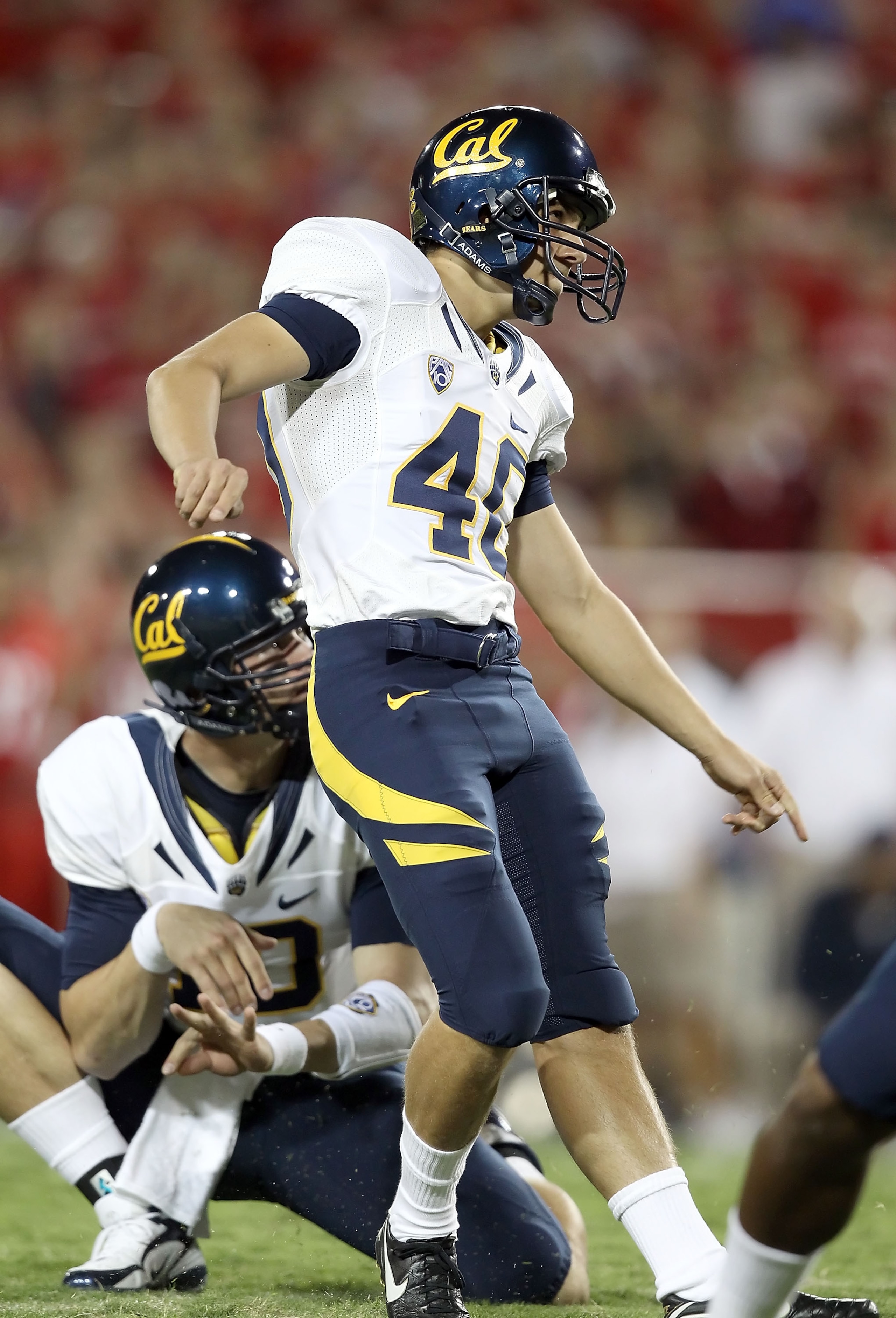 TUCSON, AZ - SEPTEMBER 25: Kicker Giorgio Tavecchio #40 of the California Golden Bears attempts a field goal against the Arizona Wildcats during the college football game at Arizona Stadium on September 25, 2010 in Tucson, Arizona. The Wildcats defeated TUCSON, AZ - SEPTEMBER 25: Kicker Giorgio Tavecchio #40 of the California Golden Bears attempts a field goal against the Arizona Wildcats during the college football game at Arizona Stadium on September 25, 2010 in Tucson, Arizona. The Wildcats defeated