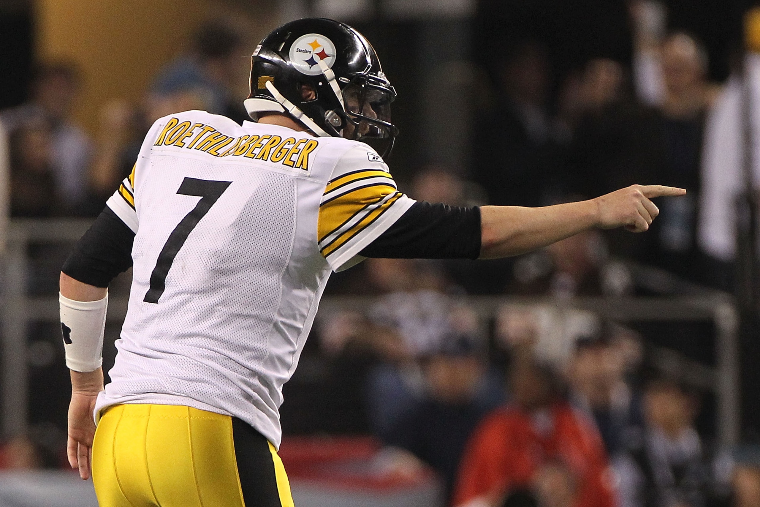 ARLINGTON, TX - FEBRUARY 06:  Quarterback Ben Roethlisberger #7 of the Pittsburgh Steelers points while taking on the Green Bay Packers during Super Bowl XLV at Cowboys Stadium on February 6, 2011 in Arlington, Texas.  (Photo by Doug Pensinger/Getty Image