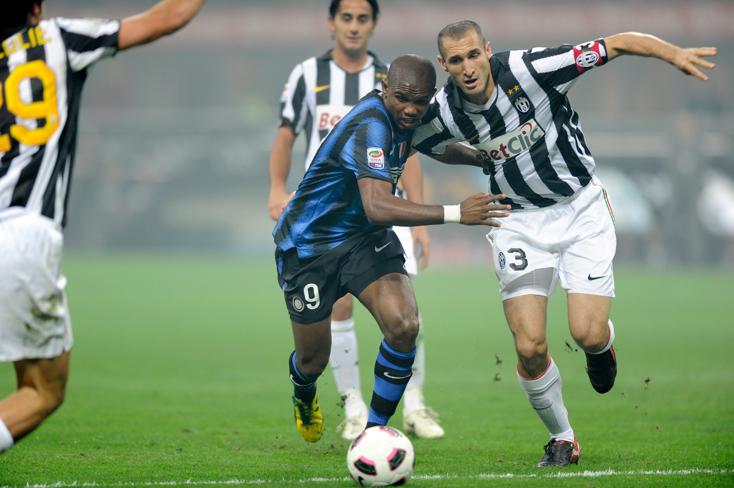 MILAN, ITALY - OCTOBER 03: Samuel Eto'o of Inter Milan and Giorgio Chiellini of Juventus FC compete for the ball during the Serie A match between FC Internazionale Milano and Juventus FC at Stadio Giuseppe Meazza on October 3, 2010 in Milan, Italy. (Pho MILAN, ITALY - OCTOBER 03: Samuel Eto'o of Inter Milan and Giorgio Chiellini of Juventus FC compete for the ball during the Serie A match between FC Internazionale Milano and Juventus FC at Stadio Giuseppe Meazza on October 3, 2010 in Milan, Italy. (Pho