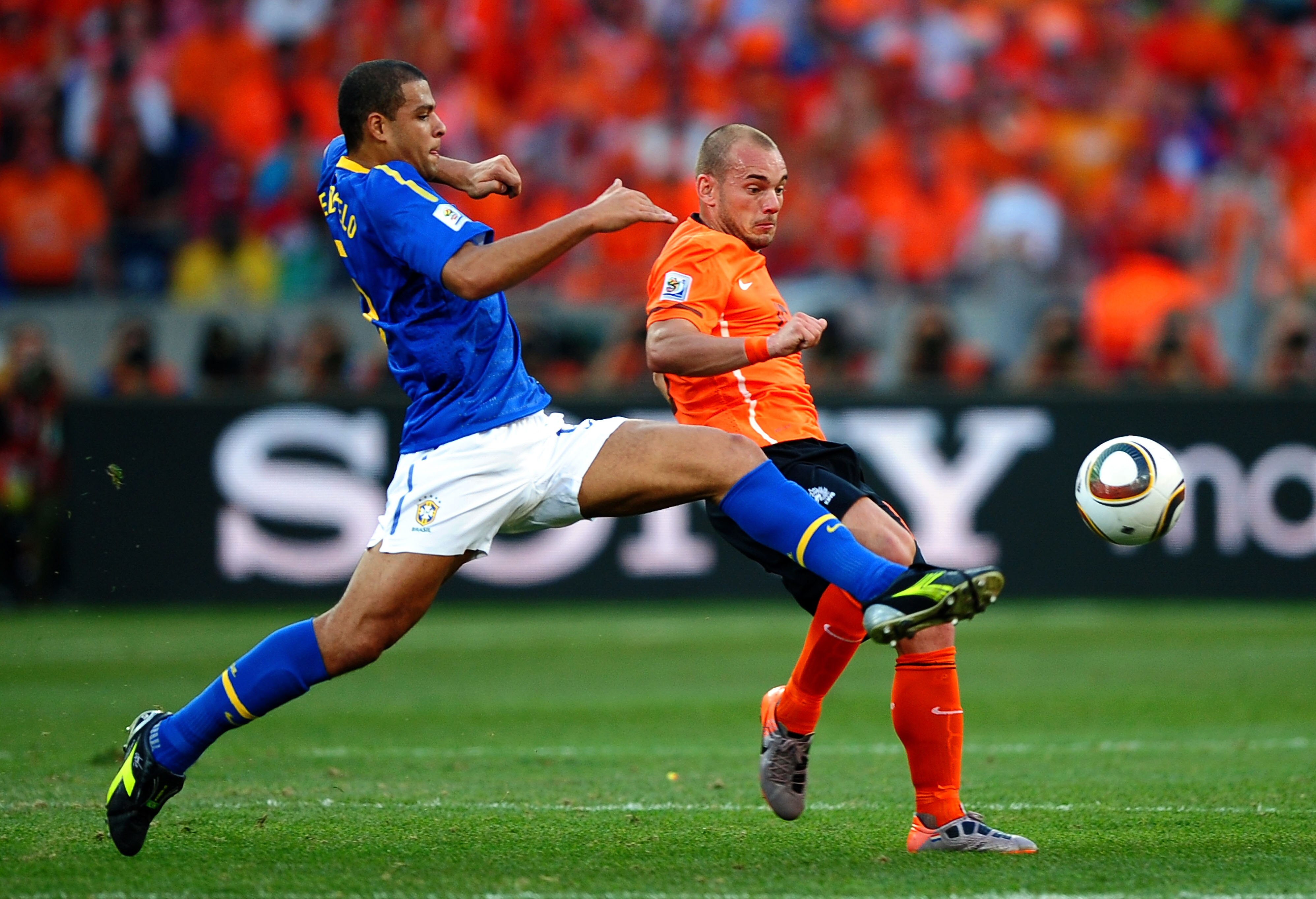 PORT ELIZABETH, SOUTH AFRICA - JULY 02: Felipe Melo of Brazil challenges Wesley Sneijder of the Netherlands during the 2010 FIFA World Cup South Africa Quarter Final match between Netherlands and Brazil at Nelson Mandela Bay Stadium on July 2, 2010 in Nel