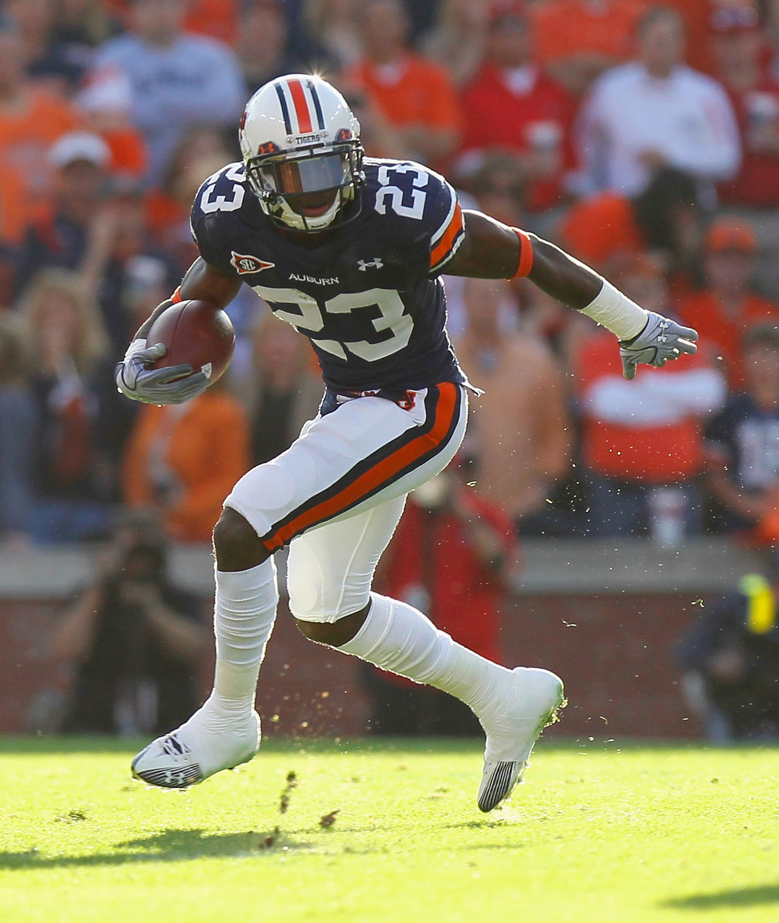AUBURN, AL - NOVEMBER 13: Onterio McCalebb #23 of the Auburn Tigers against the Georgia Bulldogs at Jordan-Hare Stadium on November 13, 2010 in Auburn, Alabama. (Photo by Kevin C. Cox/Getty Images) AUBURN, AL - NOVEMBER 13: Onterio McCalebb #23 of the Auburn Tigers against the Georgia Bulldogs at Jordan-Hare Stadium on November 13, 2010 in Auburn, Alabama. (Photo by Kevin C. Cox/Getty Images)