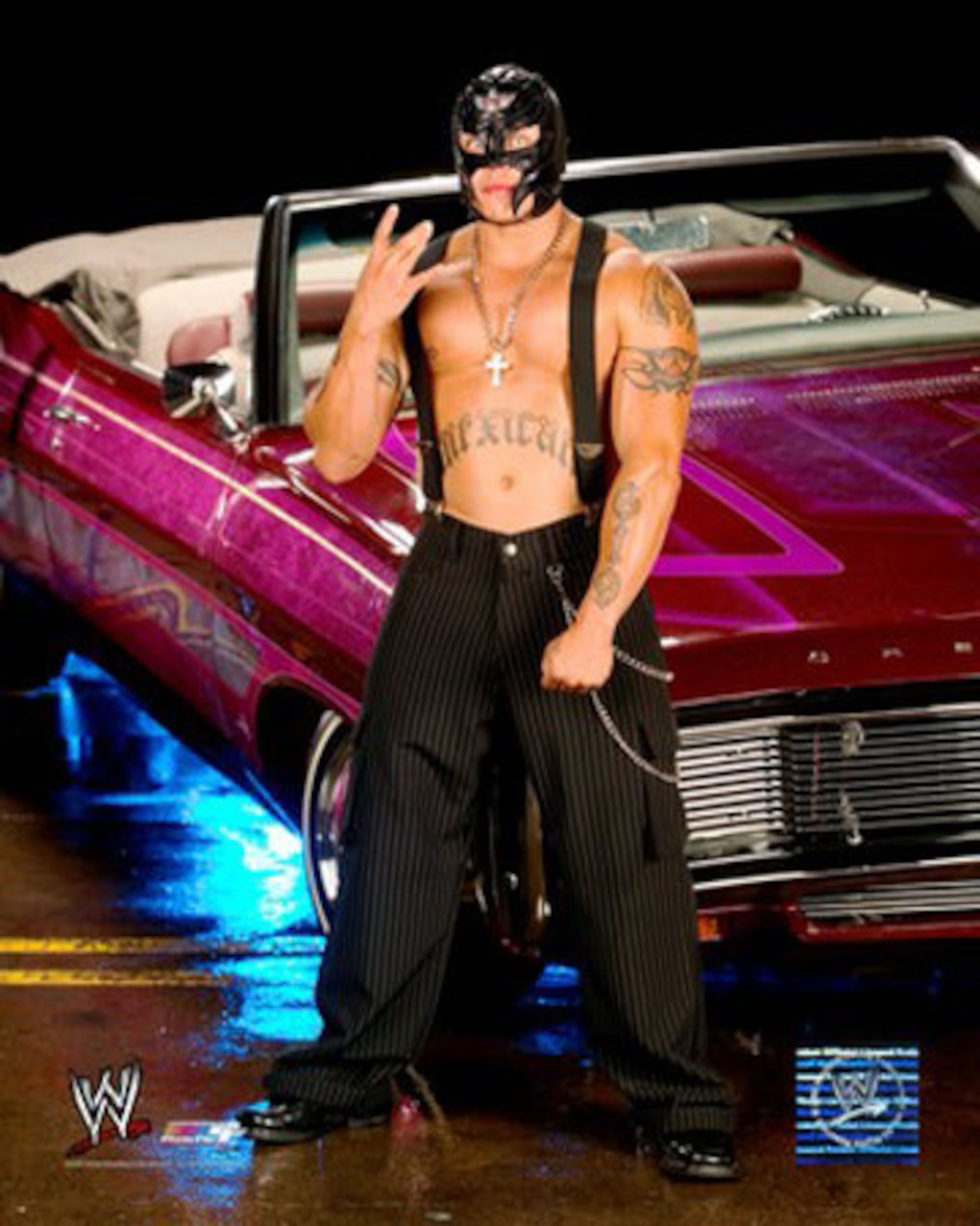 I bet you Rey Mysterio is going to win this match and we'll all see "Dashing" Cody Rhodes in a mask of some kind