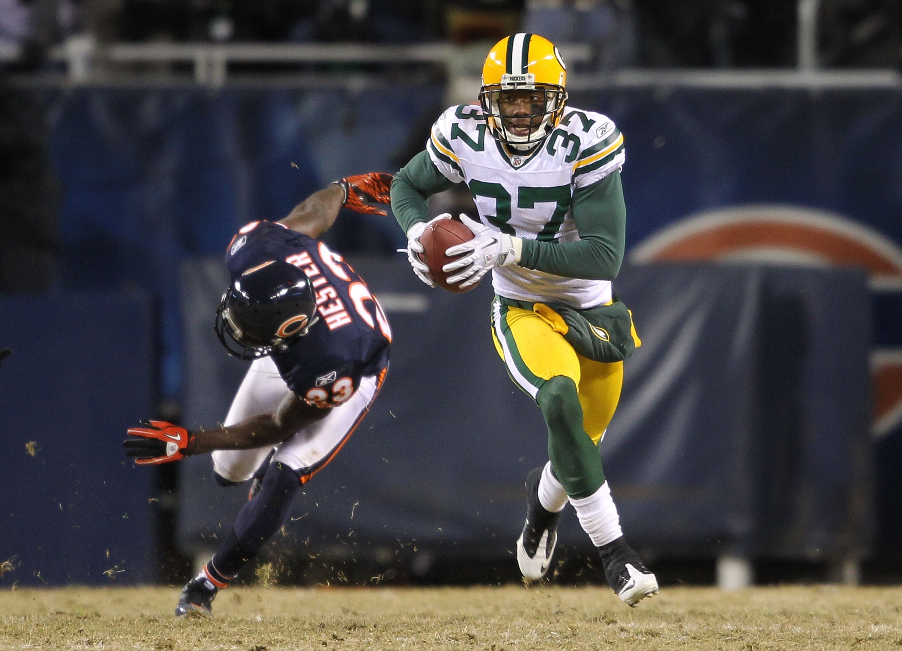 CHICAGO, IL - JANUARY 23: Sam Shields #37 of the Green Bay Packers intercepts the game's final pass and runs for 32-yards to seal the 21-14 victory for the Packers against the Chicago Bears in the NFC Championship Game at Soldier Field on January 23, 201 CHICAGO, IL - JANUARY 23: Sam Shields #37 of the Green Bay Packers intercepts the game's final pass and runs for 32-yards to seal the 21-14 victory for the Packers against the Chicago Bears in the NFC Championship Game at Soldier Field on January 23, 201