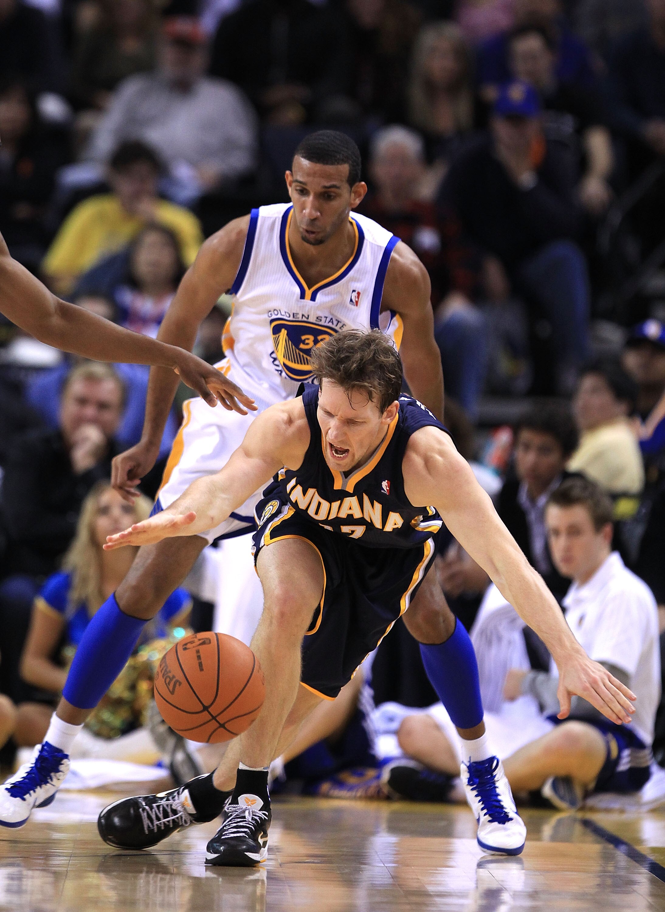 OAKLAND, CA - JANUARY 19:  Mike Dunleavy #17 of the Indiana Pacers looses the ball while guarded by Brandan Wright #32 of the Golden State Warriors at Oracle Arena on January 19, 2011 in Oakland, California.  NOTE TO USER: User expressly acknowledges and