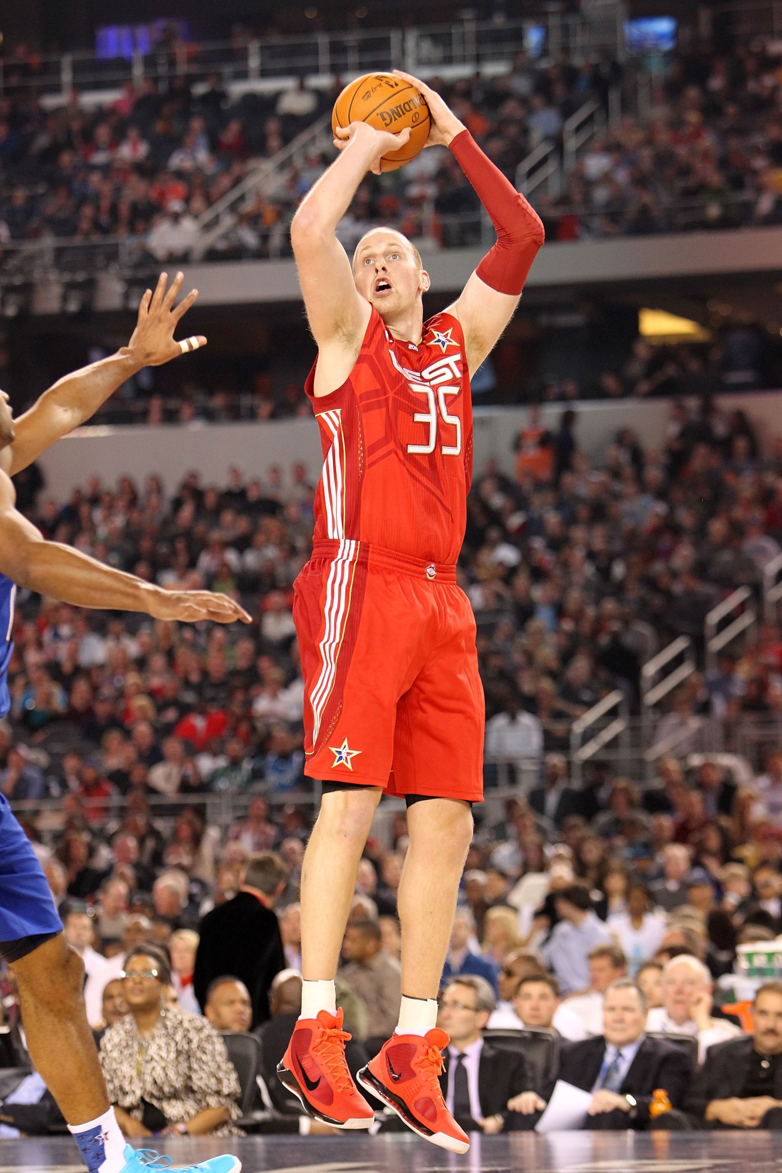 ARLINGTON, TX - FEBRUARY 14: Chris Kaman #35 of the Western Conference Team shoots against the Eastern Conference during the NBA All-Star Game, part of 2010 NBA All-Star Weekend at Cowboys Stadium on February 14, 2010 in Arlington, Texas. The Eastern Conf