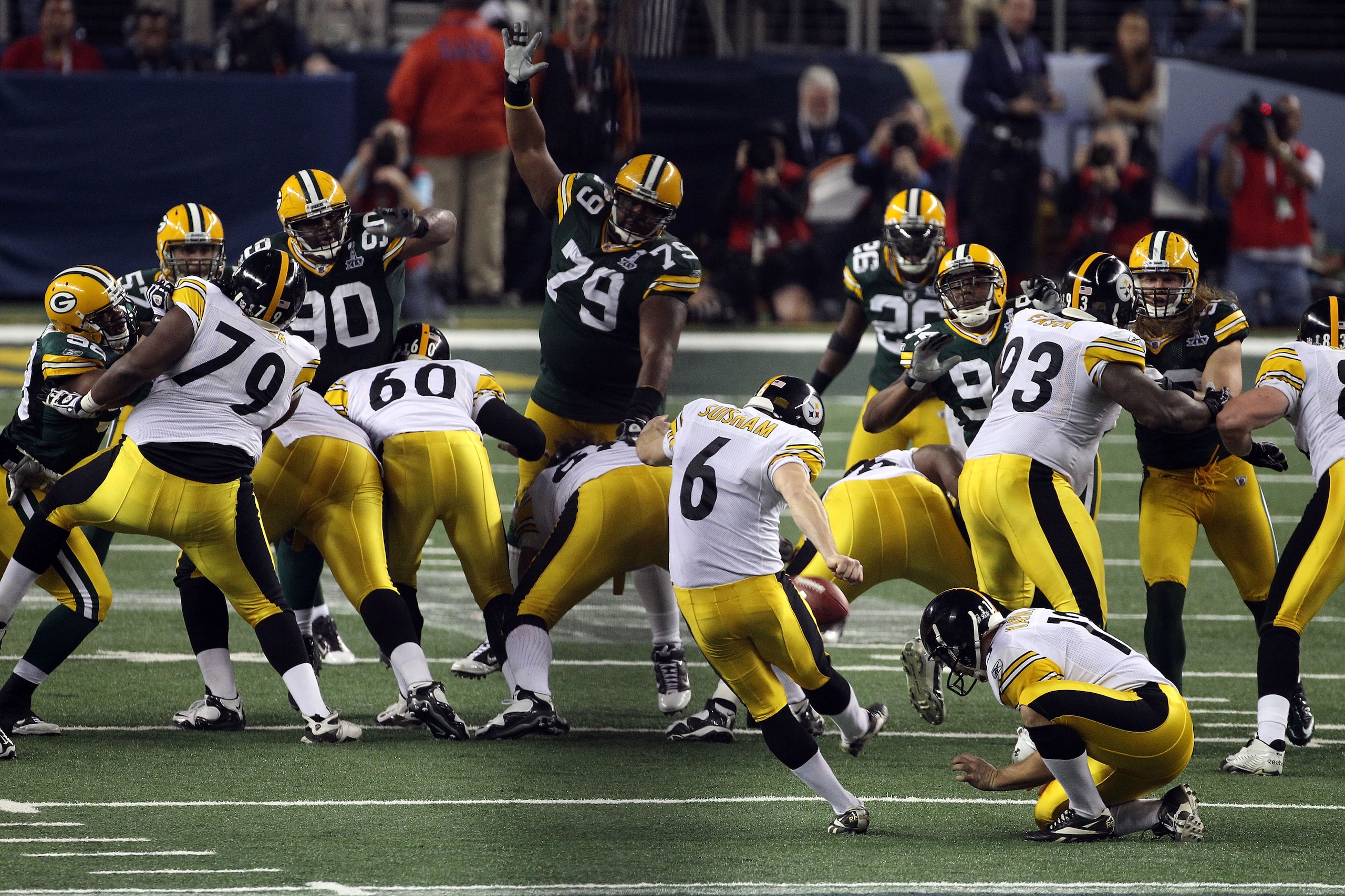 ARLINGTON, TX - FEBRUARY 06: Shaun Suisham #6 of the Pittsburgh Steelers misses a 52 yard field goal against the Green Bay Packers during Super Bowl XLV at Cowboys Stadium on February 6, 2011 in Arlington, Texas.  (Photo by Streeter Lecka/Getty Images)