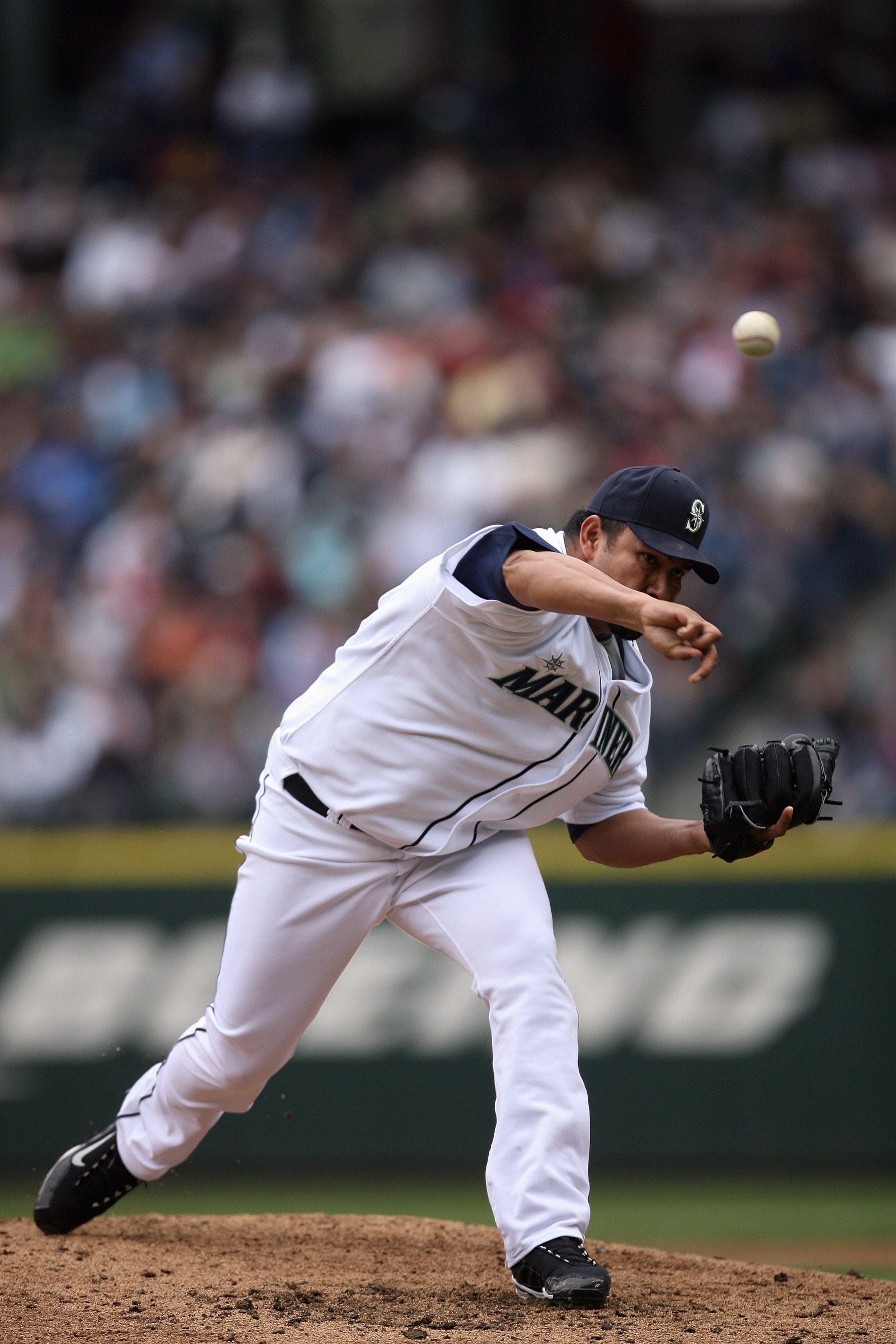 SEATTLE - APRIL 19:  Carlos Silva #52 of the Seattle Mariners pitches against the Detroit Tigers during the game on April 19, 2009 at Safeco Field in Seattle, Washington. (Photo by Otto Greule Jr/Getty Images)