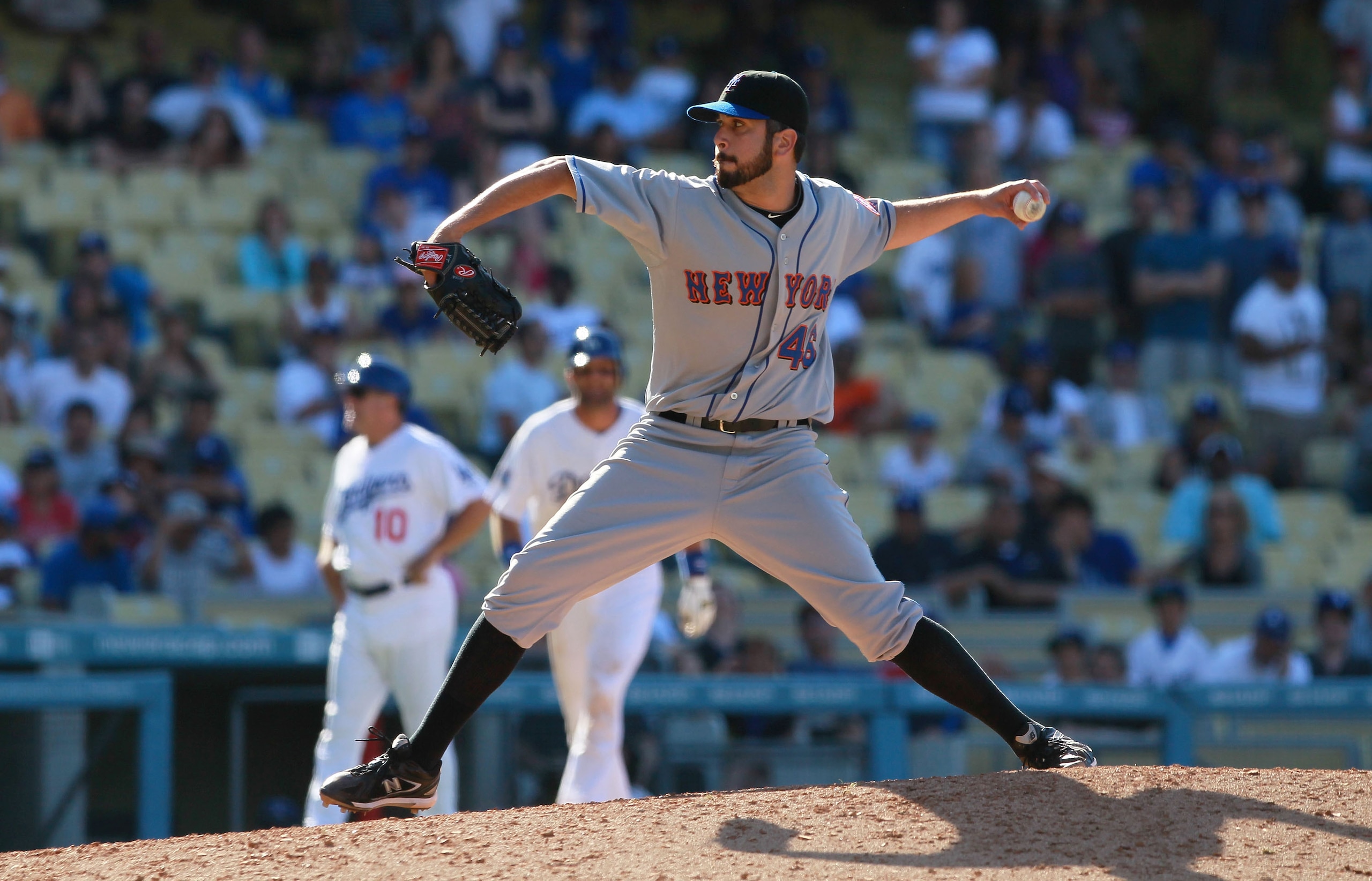 LOS ANGELES, CA - JULY 24:  Oliver Perez #46 of the New York Mets pitches against the Los Angeles Dodgers at Dodger Stadium on July 24, 2010 in Los Angeles, California.  (Photo by Jeff Gross/Getty Images)