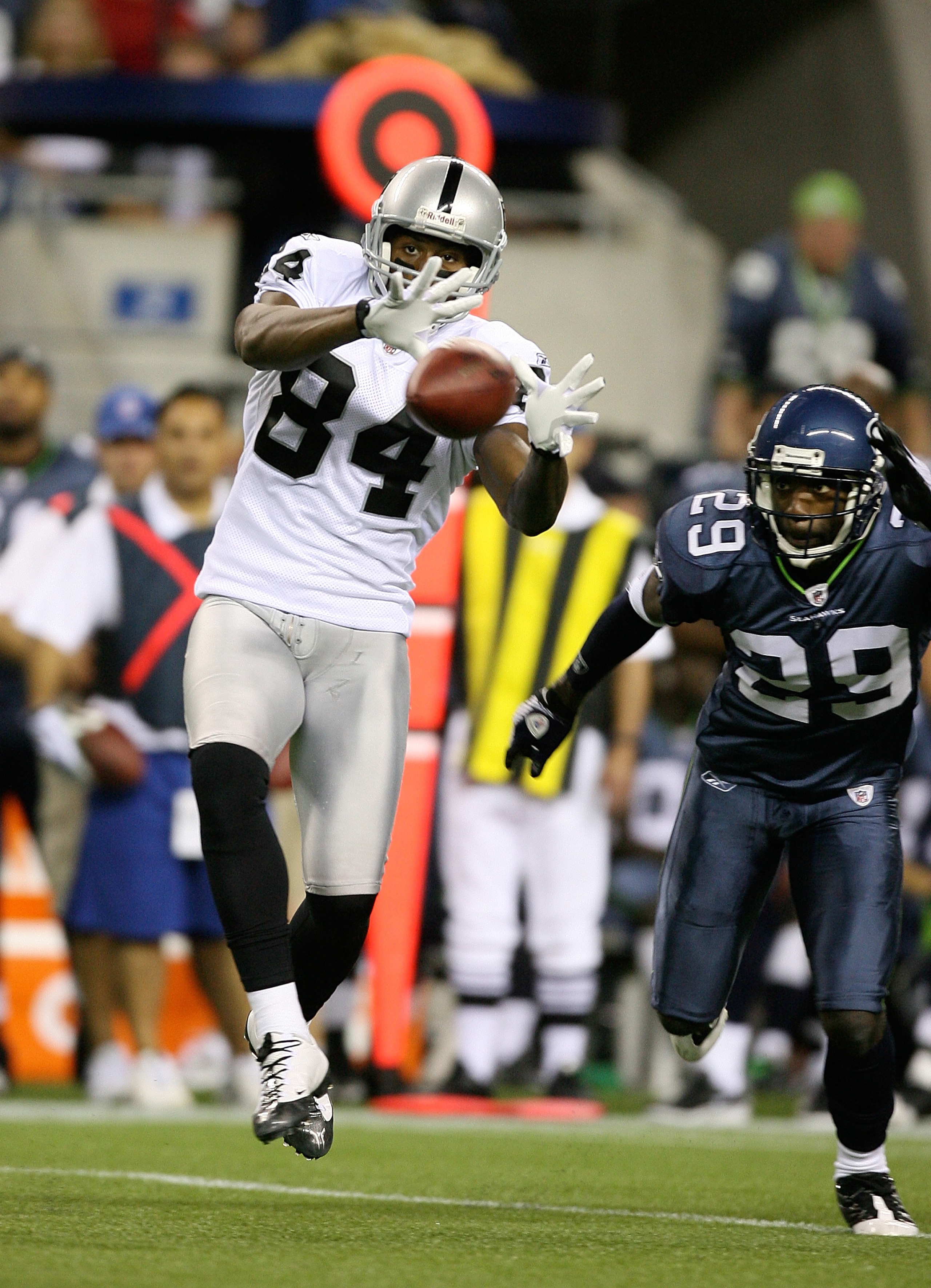 SEATTLE - SEPTEMBER 03:  Wide receiver Javon Walker #84 of the Oakland Raiders makes a catch against Marquis Floyd #29 of the Seattle Seahawks on September 3, 2009 at Qwest Field in Seattle, Washington. (Photo by Otto Greule Jr/Getty Images)