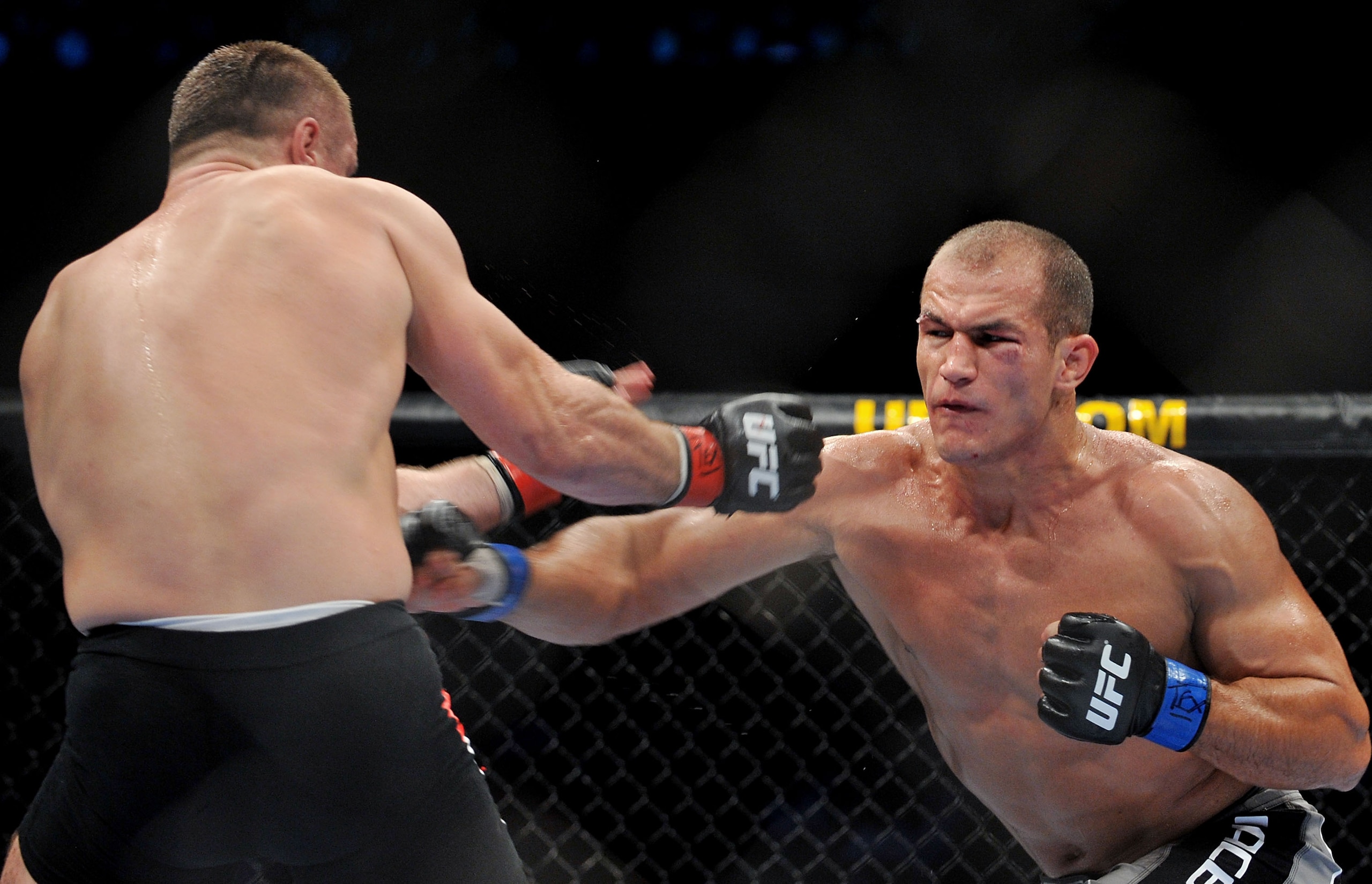 DALLAS - SEPTEMBER 19: UFC fighter Junior Dos Santos (R) battles UFC fighter Mirko Cro Cop (L) during their Heavyweight bout at UFC 103: Franklin vs. Belfort at the American Airlines Center on September 19, 2009 in Dallas, Texas. (Photo by Jon Kopaloff/ DALLAS - SEPTEMBER 19: UFC fighter Junior Dos Santos (R) battles UFC fighter Mirko Cro Cop (L) during their Heavyweight bout at UFC 103: Franklin vs. Belfort at the American Airlines Center on September 19, 2009 in Dallas, Texas. (Photo by Jon Kopaloff/