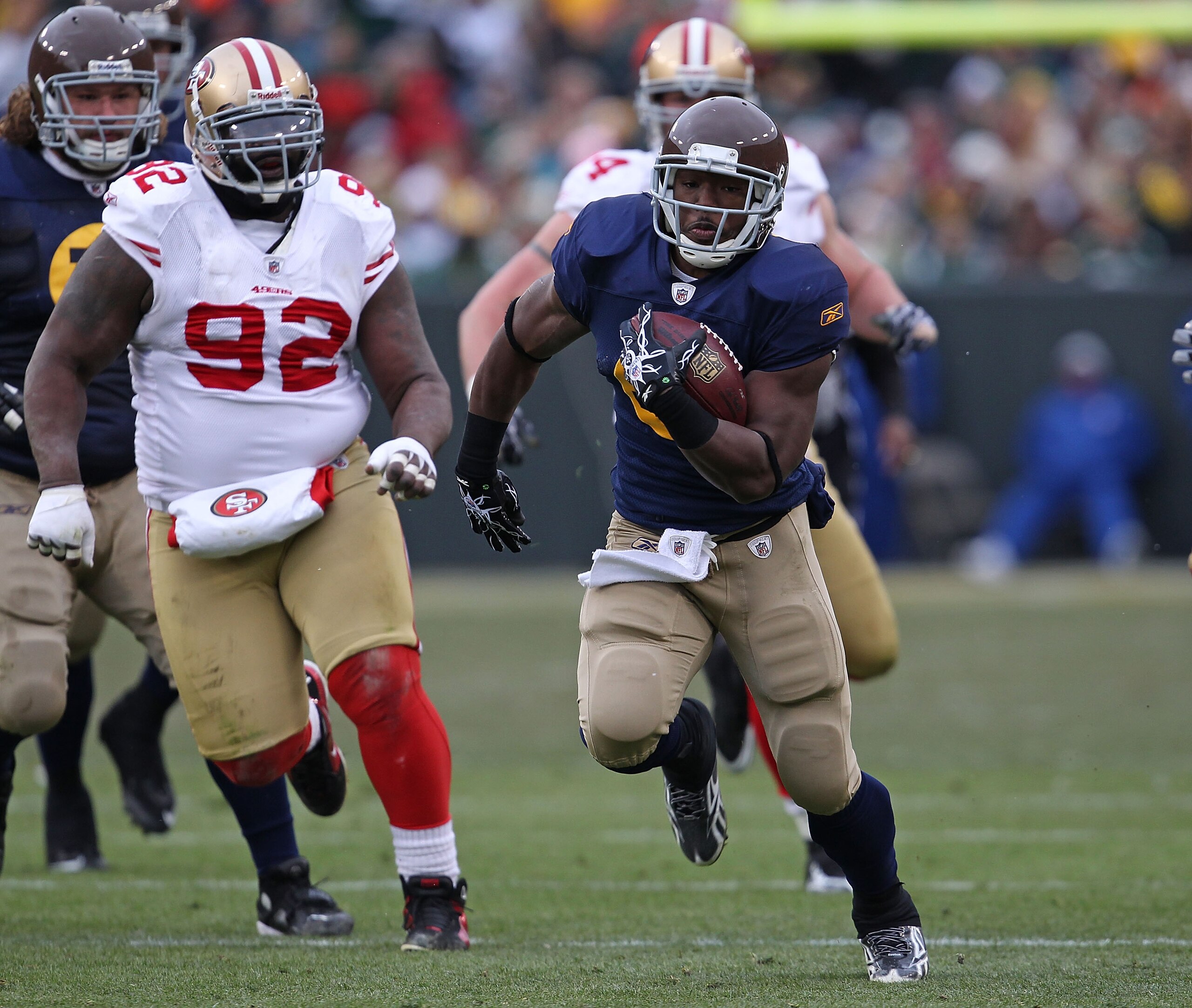 GREEN BAY, WI - DECEMBER 05: Brandon Jackson #32 of the Green Bay Packers runs past Aubrayo Franklin #92 of the San Francisco 49ers at Lambeau Field on December 5, 2010 in Green Bay, Wisconsin. The Packers defeated the 49ers 34-16. (Photo by Jonathan Dani GREEN BAY, WI - DECEMBER 05: Brandon Jackson #32 of the Green Bay Packers runs past Aubrayo Franklin #92 of the San Francisco 49ers at Lambeau Field on December 5, 2010 in Green Bay, Wisconsin. The Packers defeated the 49ers 34-16. (Photo by Jonathan Dani