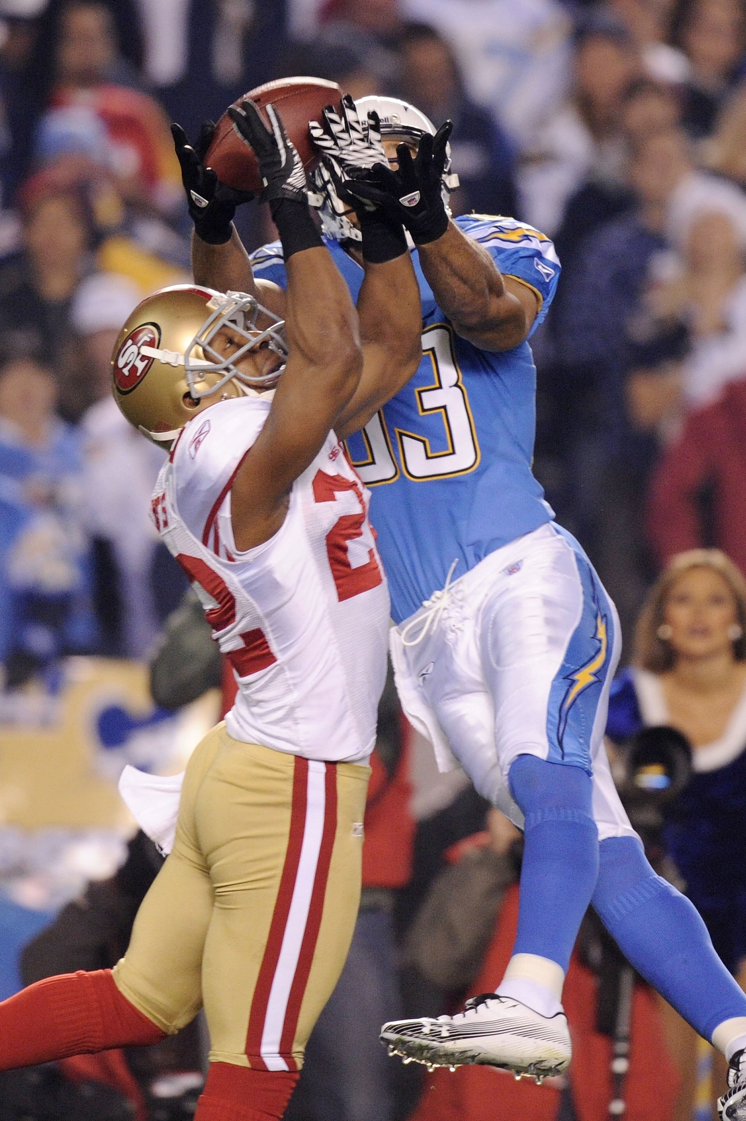 SAN DIEGO, CA - DECEMBER 16: Wide receiver Vincent Jackson #83 of the San Diego Chargers makes a 58-yard touchdown catch in the first quarter as Nate Clements #22 of the San Francisco 49ers defends at Qualcomm Stadium on December 16, 2010 in San Diego, C SAN DIEGO, CA - DECEMBER 16: Wide receiver Vincent Jackson #83 of the San Diego Chargers makes a 58-yard touchdown catch in the first quarter as Nate Clements #22 of the San Francisco 49ers defends at Qualcomm Stadium on December 16, 2010 in San Diego, C