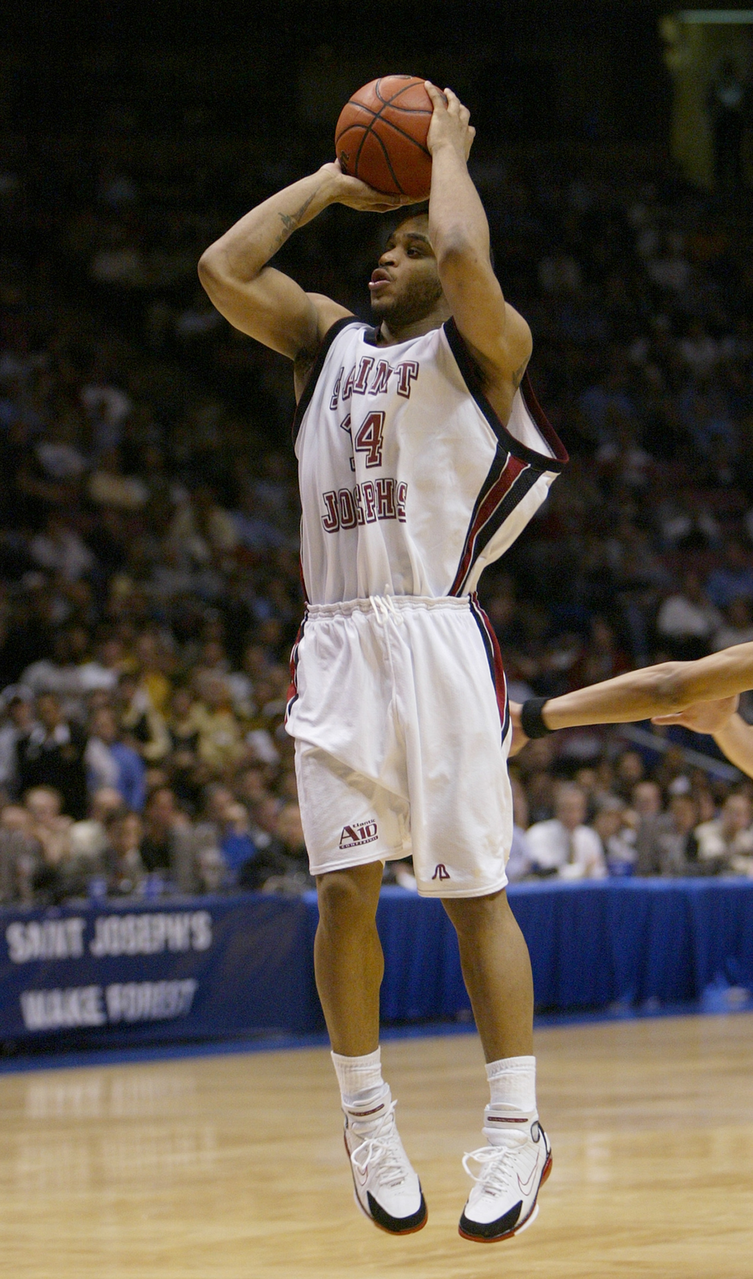 EAST RUTHERFORD, NJ - MARCH 25:  Jameer Nelson #14 of the St. Joseph's Hawks shoots a jumper during the third round game of the NCAA Division I Men's Basketball Tournament against the Wake Forest Demon Deacons at Continental Airlines Arena on March 25, 20