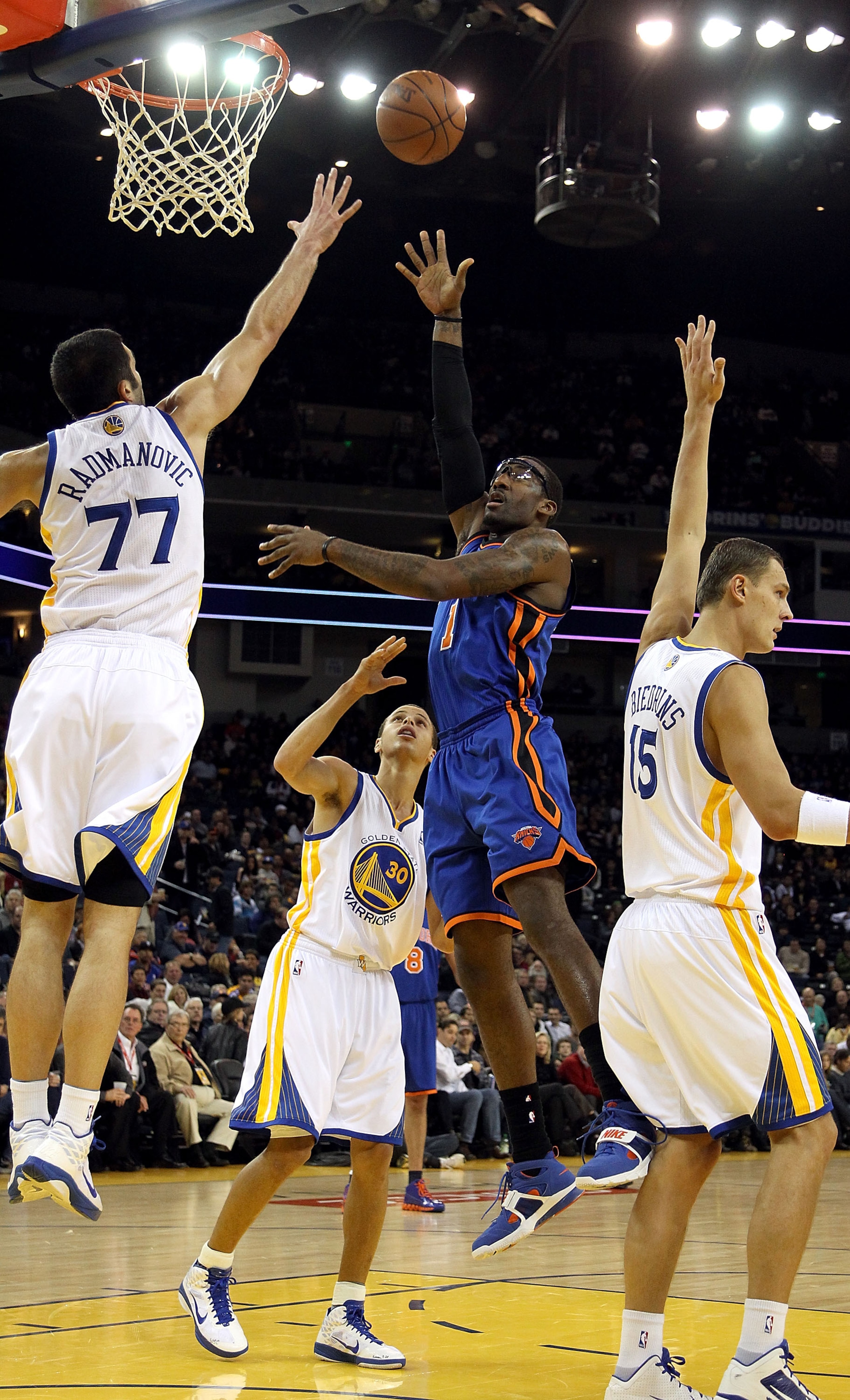 OAKLAND, CA - NOVEMBER 19:  Amar'e Stoudemire #1 of the New York Knicks shoots over Vladimir Radmanovic #77 of the Golden State Warriors at Oracle Arena on November 19, 2010 in Oakland, California. NOTE TO USER: User expressly acknowledges and agrees that