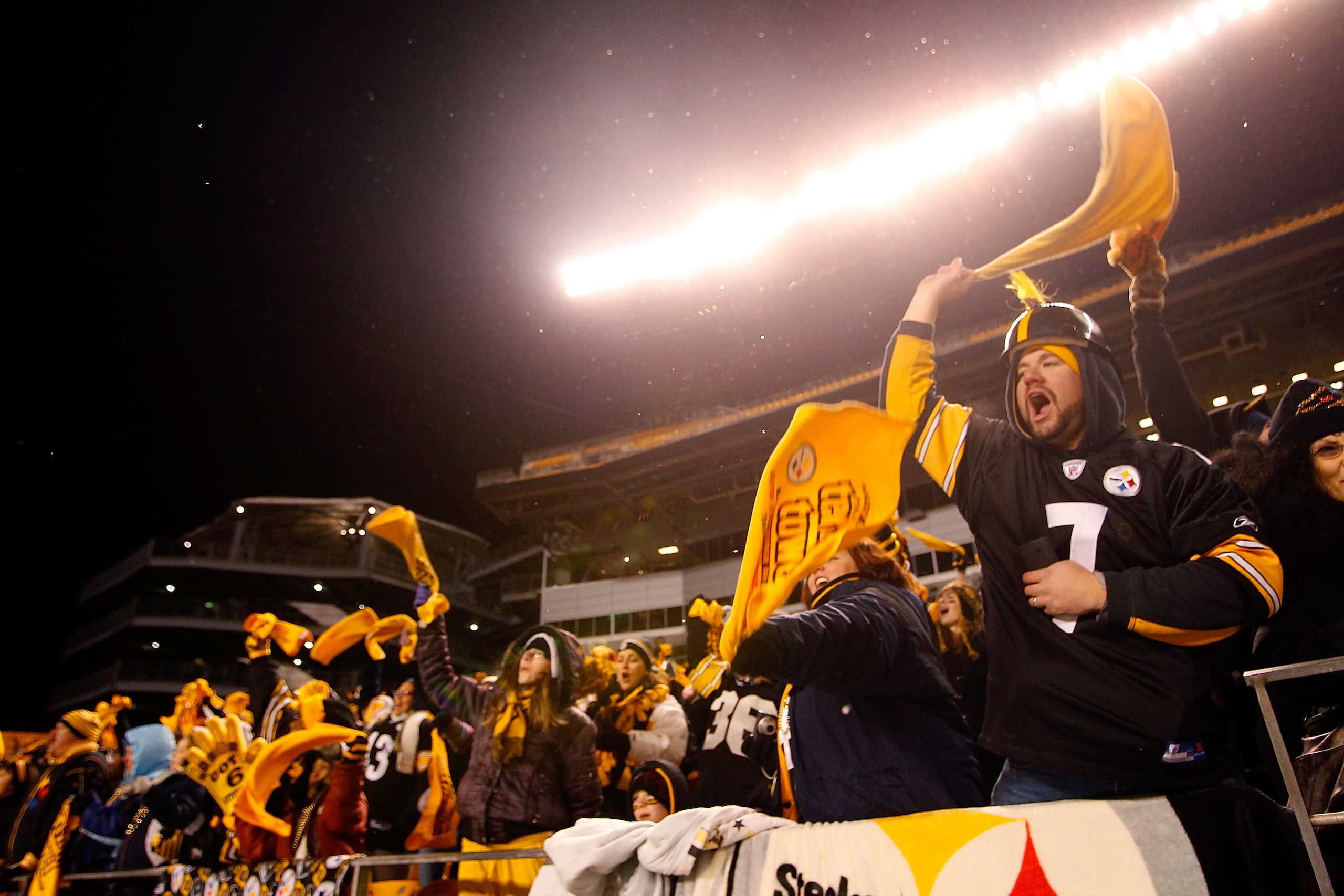 PITTSBURGH - JANUARY 28: Fans cheer during the Super Bowl XLV Pep Rally on January 28, 2011 at Heinz Field in Pittsburgh, Pennsylvania. (Photo by Jared Wickerham/Getty Images) PITTSBURGH - JANUARY 28: Fans cheer during the Super Bowl XLV Pep Rally on January 28, 2011 at Heinz Field in Pittsburgh, Pennsylvania. (Photo by Jared Wickerham/Getty Images)