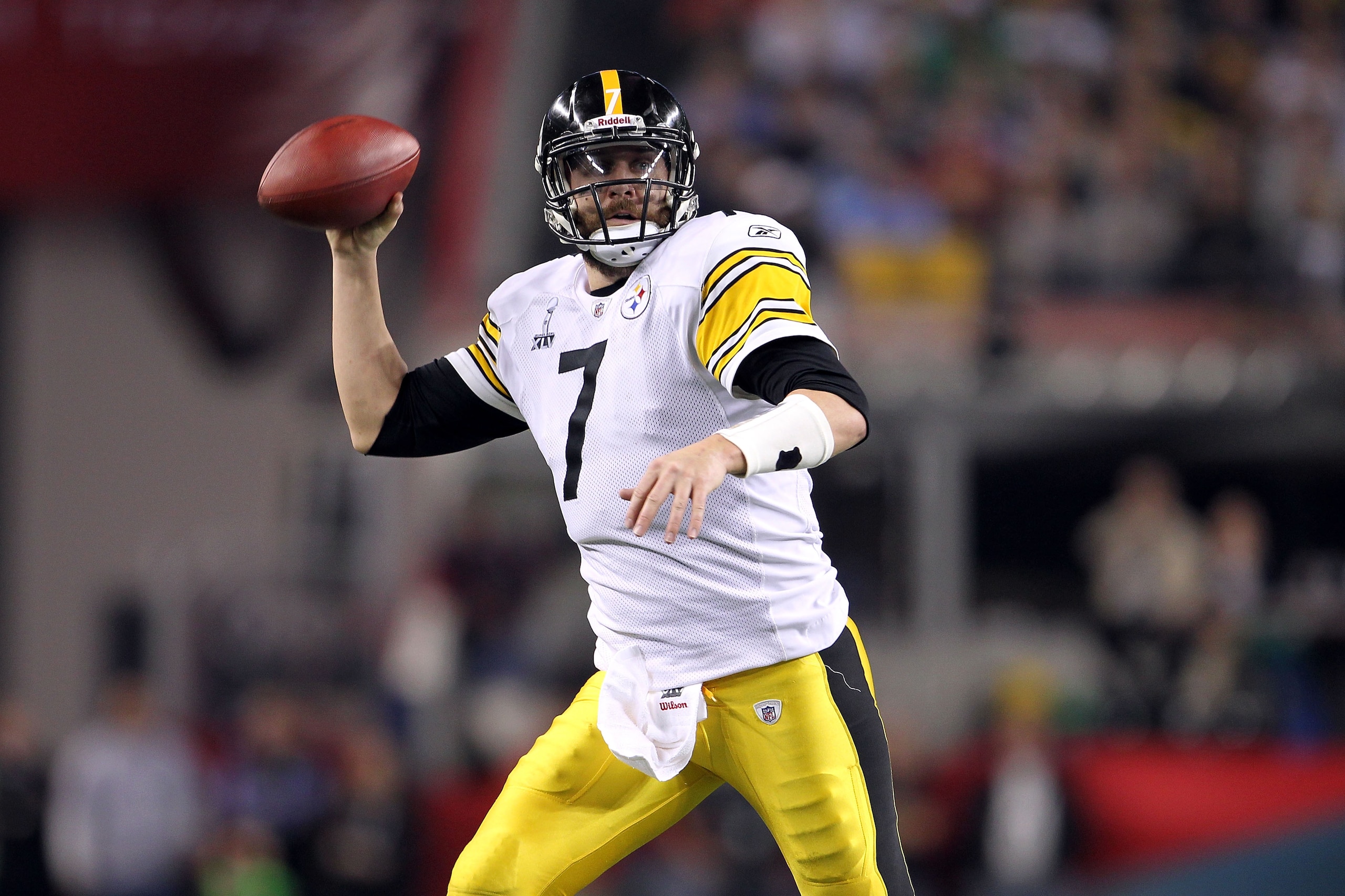 ARLINGTON, TX - FEBRUARY 06: Quarterback Ben Roethlisberger #7 of the Pittsburgh Steelers throws a pass against the Green Bay Packers during Super Bowl XLV at Cowboys Stadium on February 6, 2011 in Arlington, Texas. The Packers won 31-25. (Photo by Jami ARLINGTON, TX - FEBRUARY 06: Quarterback Ben Roethlisberger #7 of the Pittsburgh Steelers throws a pass against the Green Bay Packers during Super Bowl XLV at Cowboys Stadium on February 6, 2011 in Arlington, Texas. The Packers won 31-25. (Photo by Jami