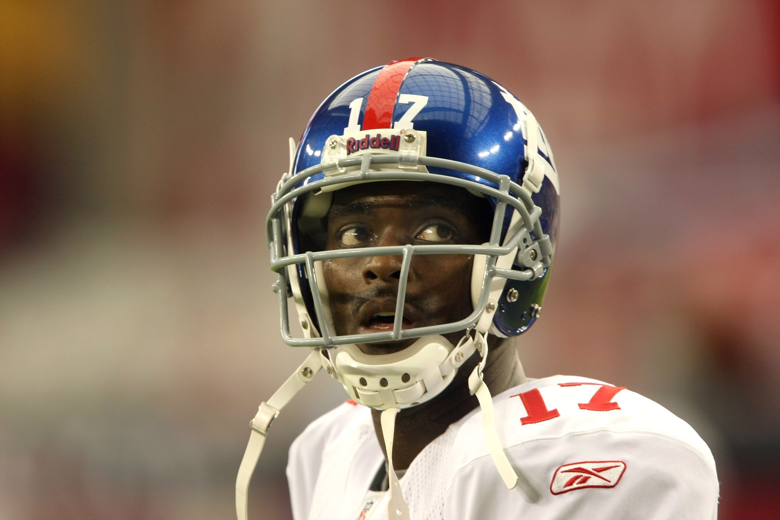 GLENDALE, AZ - NOVEMBER 23: Wide receiver Plaxico Burress #17 of the New York Giants warms up for the game against the Arizona Cardinals on November 23, 2008 at University of Phoenix Stadium in Glendale, Arizona.  (Photo by Stephen Dunn/Getty Images)