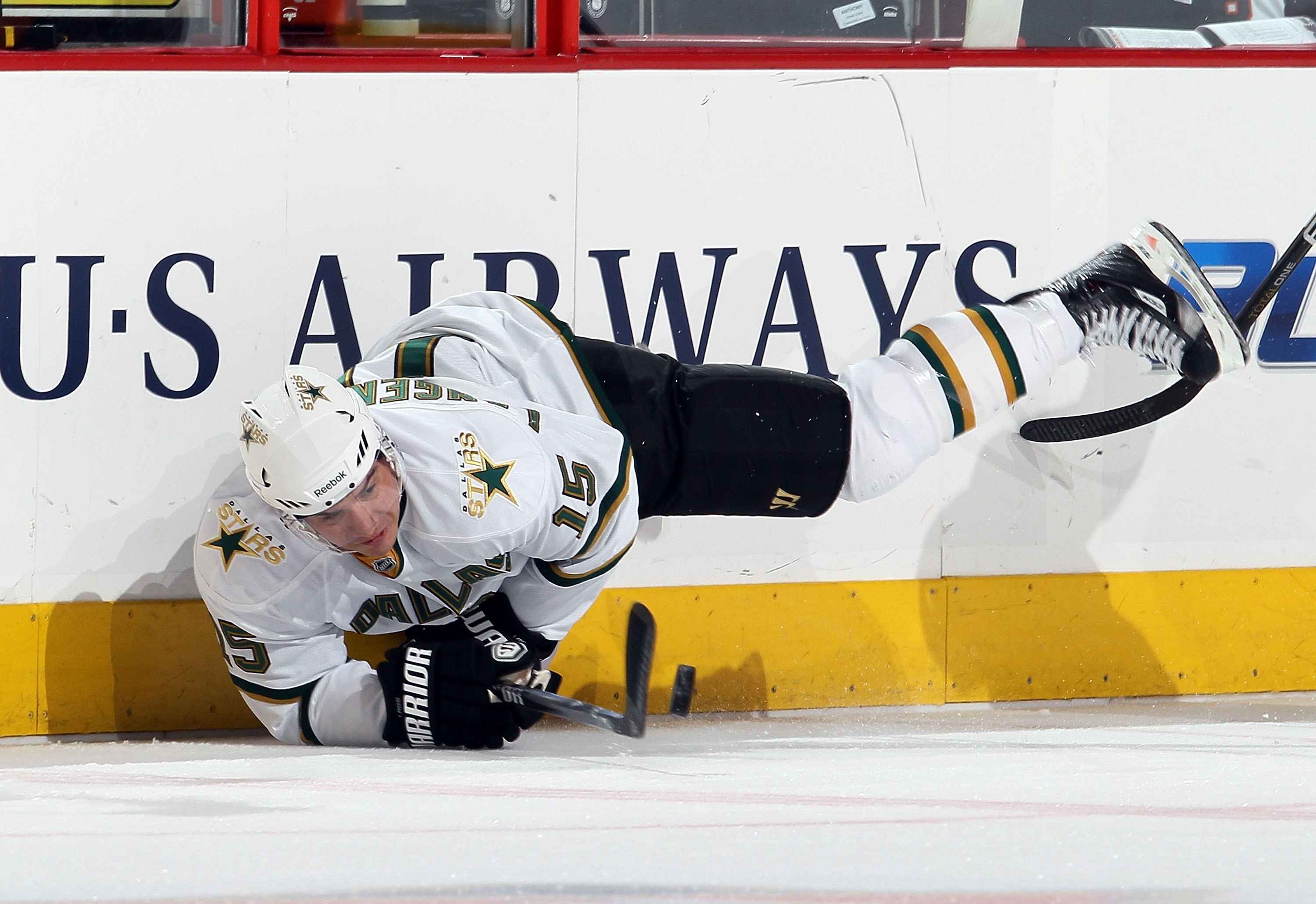 PHILADELPHIA, PA - FEBRUARY 05:  Jamie Langenbrunner #15 of the Dallas Stars skates against the Philadelphia Flyers on February 5, 2011 at Wells Fargo Center in Philadelphia, Pennsylvania. The Flyers defeated the Stars 3-1.  (Photo by Jim McIsaac/Getty Im