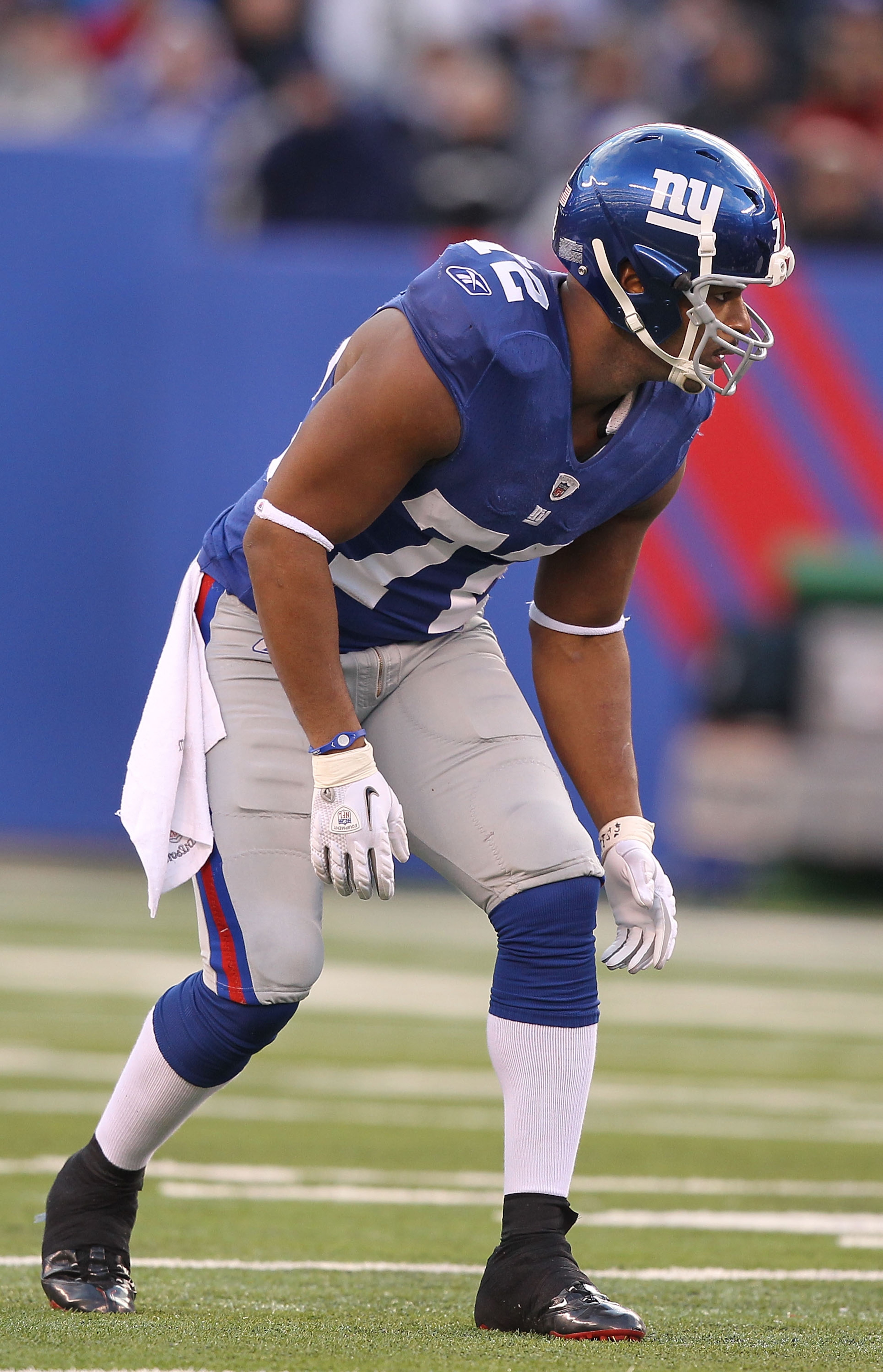EAST RUTHERFORD, NJ - NOVEMBER 28:  Osi Umenyiora #72 of the New York Giants in action against the Jacksonville Jaguars during their game on November 28, 2010 at The New Meadowlands Stadium in East Rutherford, New Jersey.  (Photo by Al Bello/Getty Images)