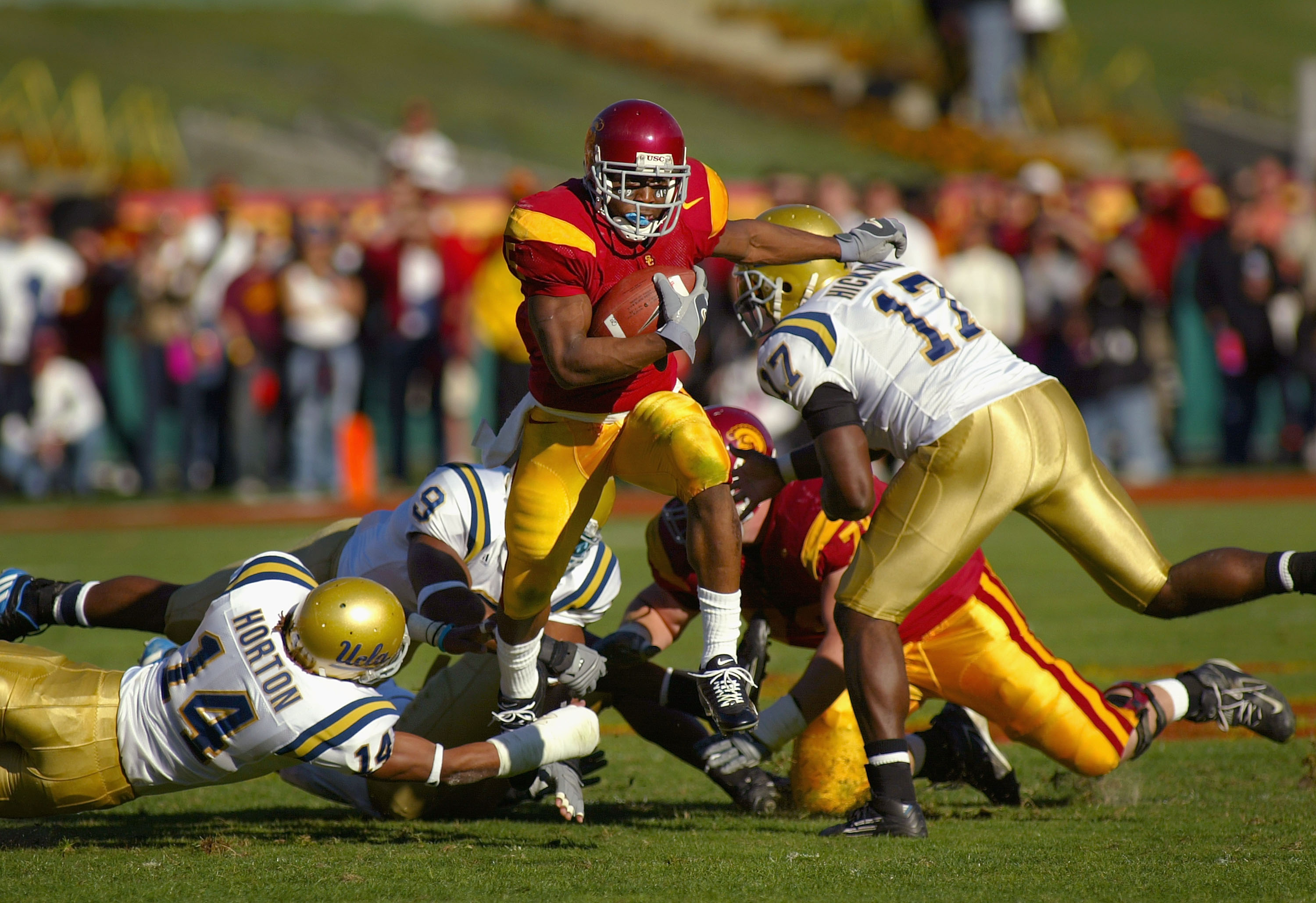 LOS ANGELES, CA - DECEMBER 03:  Reggie Bush #5 of the USC Trojans runs with the ball against the UCLA Bruins during the game on December 3, 2005 at the Los Angeles Memorial Coliseum in Los Angeles, California. USC won 66-19. (Photo by Christian Petersen/G
