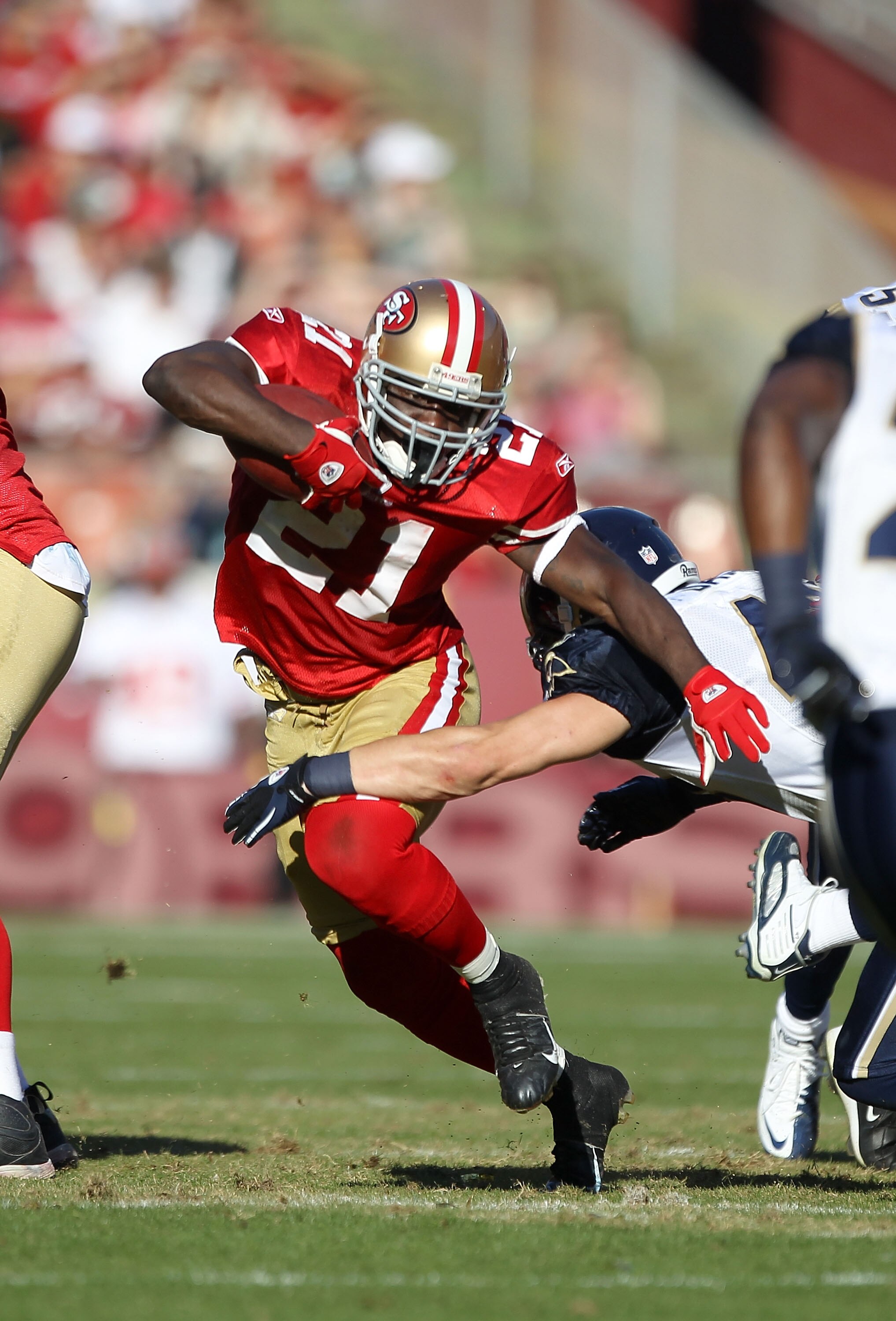 SAN FRANCISCO - NOVEMBER 14:  Frank Groe #21 of the San Francisco 49ers in action against the St. Louis Rams at Candlestick Park on November 14, 2010 in San Francisco, California.  (Photo by Ezra Shaw/Getty Images)