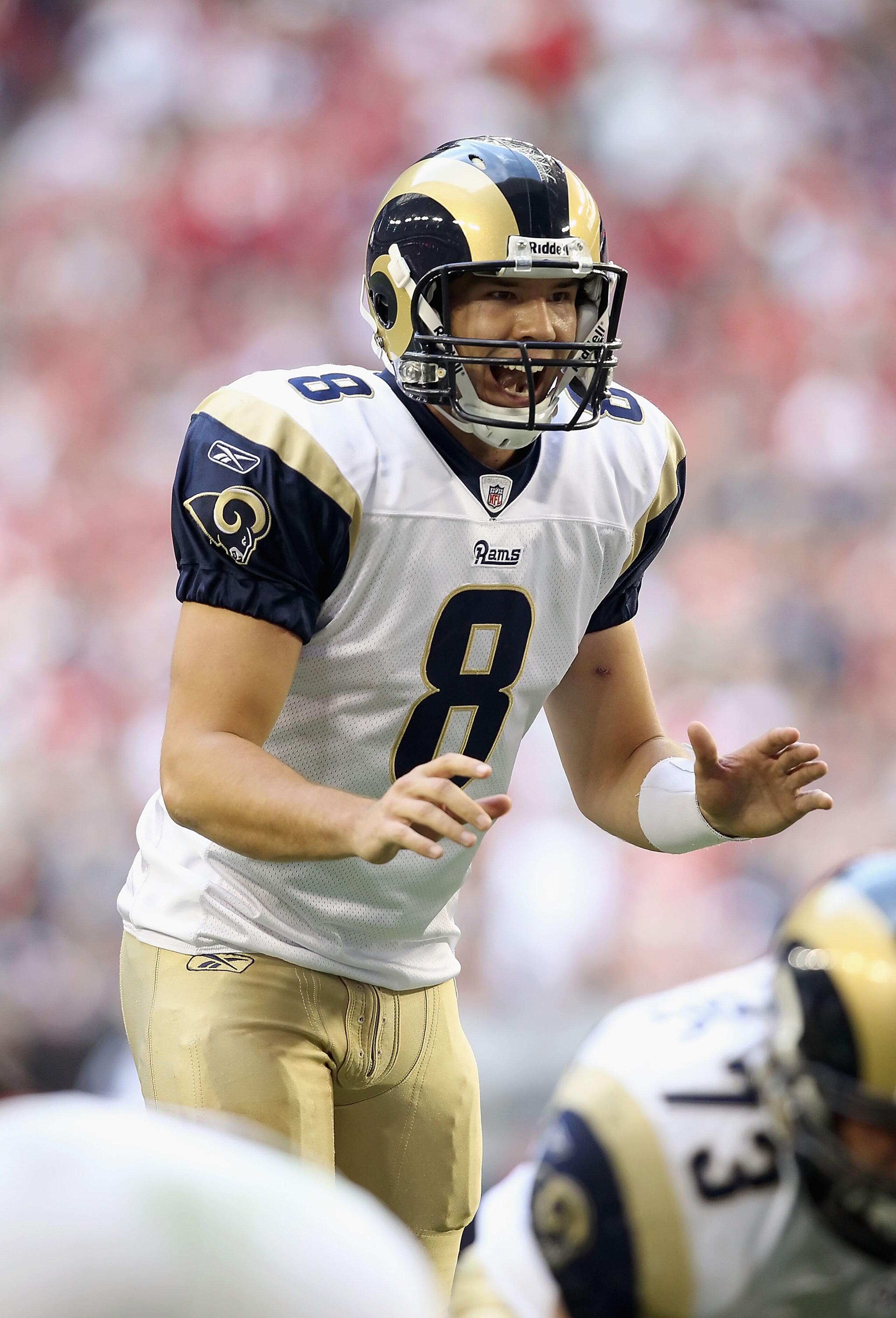 GLENDALE, AZ - DECEMBER 05:  Quarterback Sam Bradford #8 of the St. Louis Rams prepares to snap the ball during the NFL game against the Arizona Cardinals at the University of Phoenix Stadium on December 5, 2010 in Glendale, Arizona.  The Rams defeated th