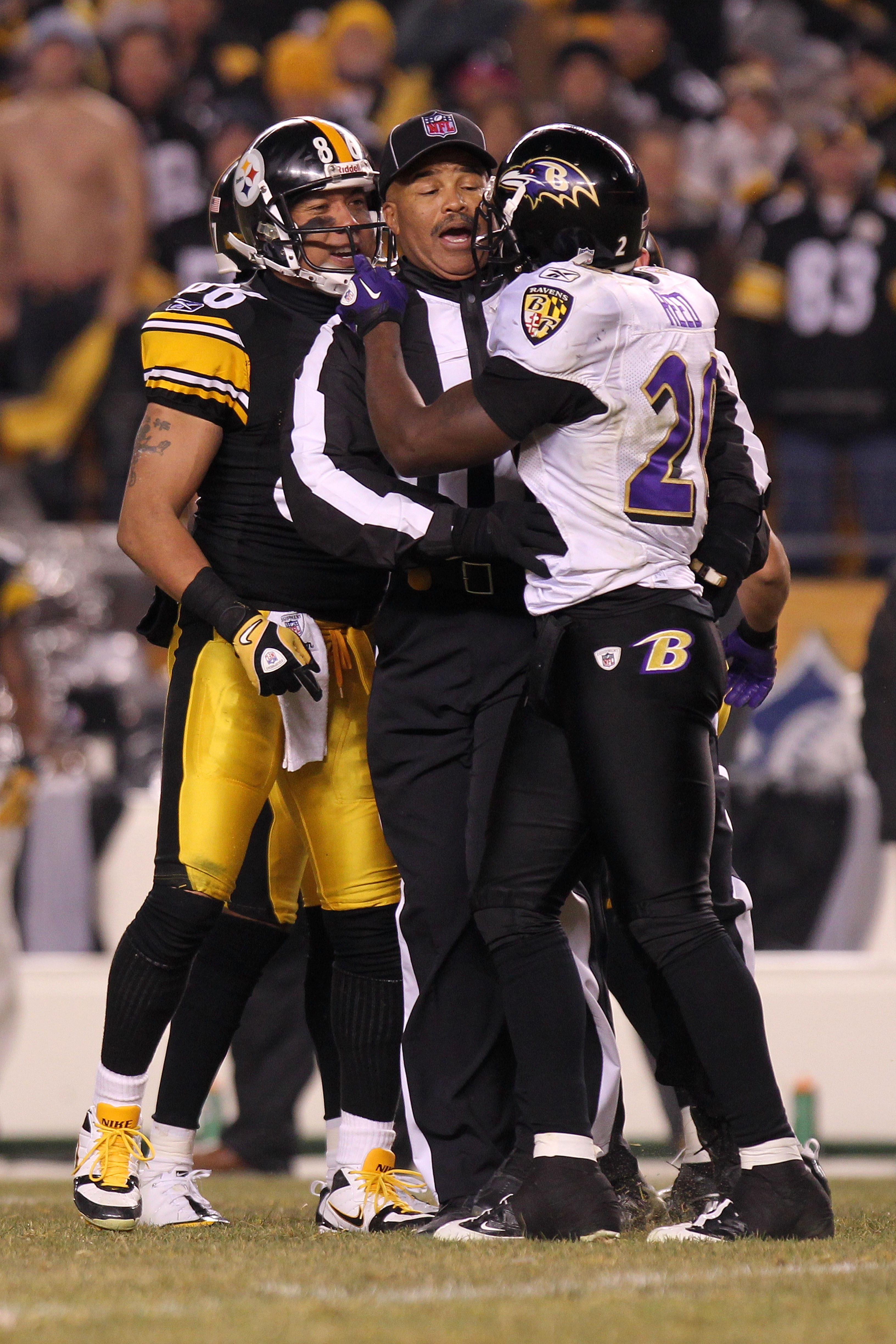 PITTSBURGH, PA - JANUARY 15:  Safety Ed Reed #20 of the Baltimore Ravens and wide receiver Hines Ward #86 of the Pittsburgh Steelers are separated by a referee after a play during the AFC Divisional Playoff Game at Heinz Field on January 15, 2011 in Pitts