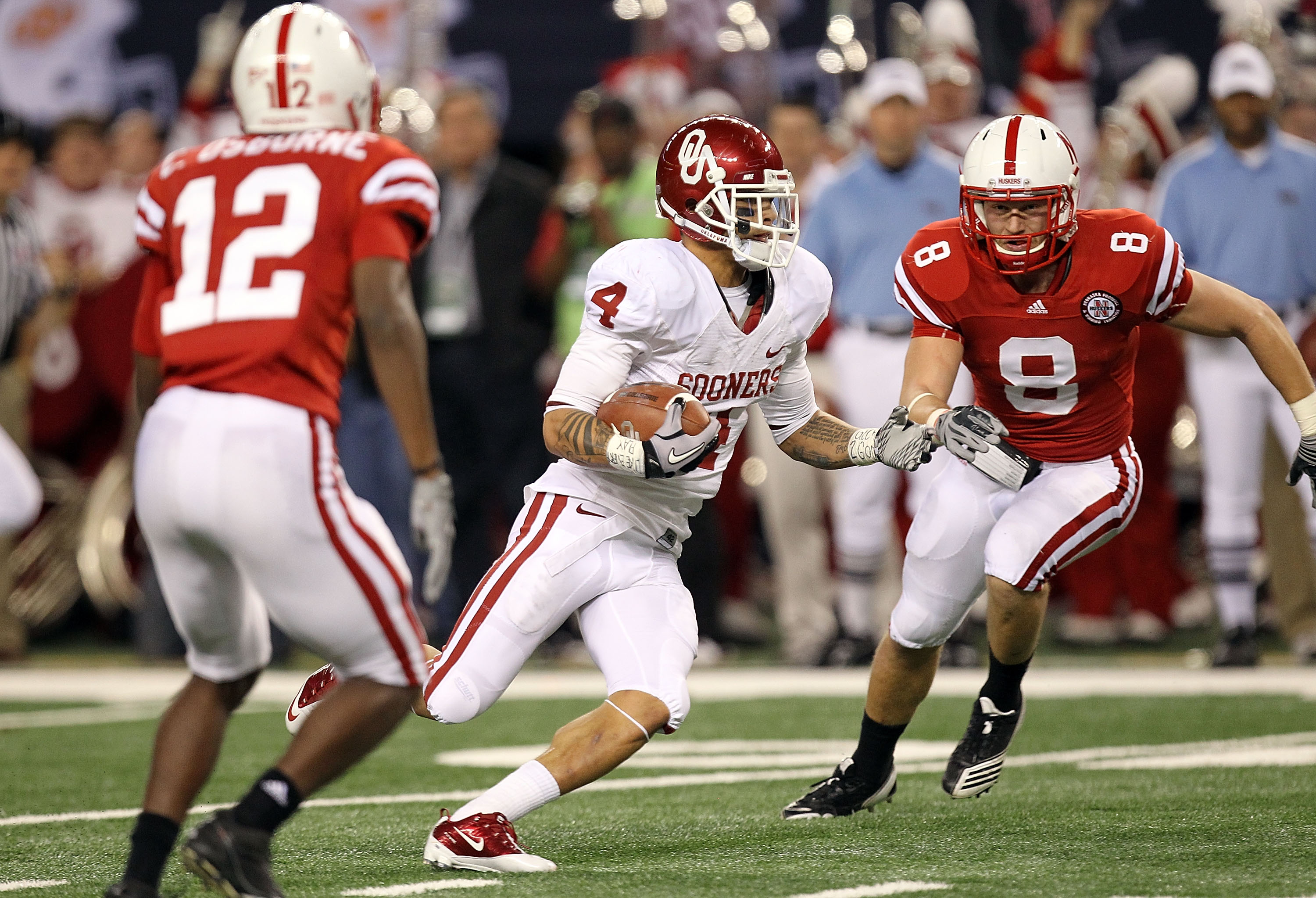ARLINGTON, TX - DECEMBER 04:  Wide receiver Kenny Stills #4 of the Oklahoma Sooners runs the ball to the one yard line against the Nebraska Cornhuskers during the Big 12 Championship at Cowboys Stadium on December 4, 2010 in Arlington, Texas.  (Photo by R