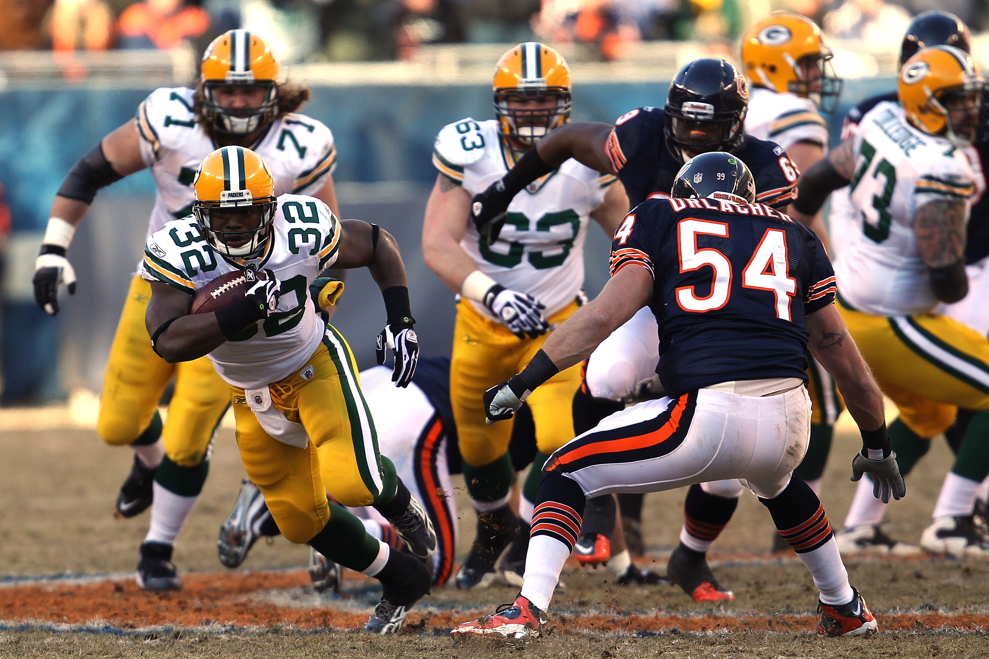 CHICAGO, IL - JANUARY 23:  Brandon Jackson #32 of the Green Bay Packers runs the ball against the Chicago Bears in the NFC Championship Game at Soldier Field on January 23, 2011 in Chicago, Illinois.  (Photo by Jonathan Daniel/Getty Images)