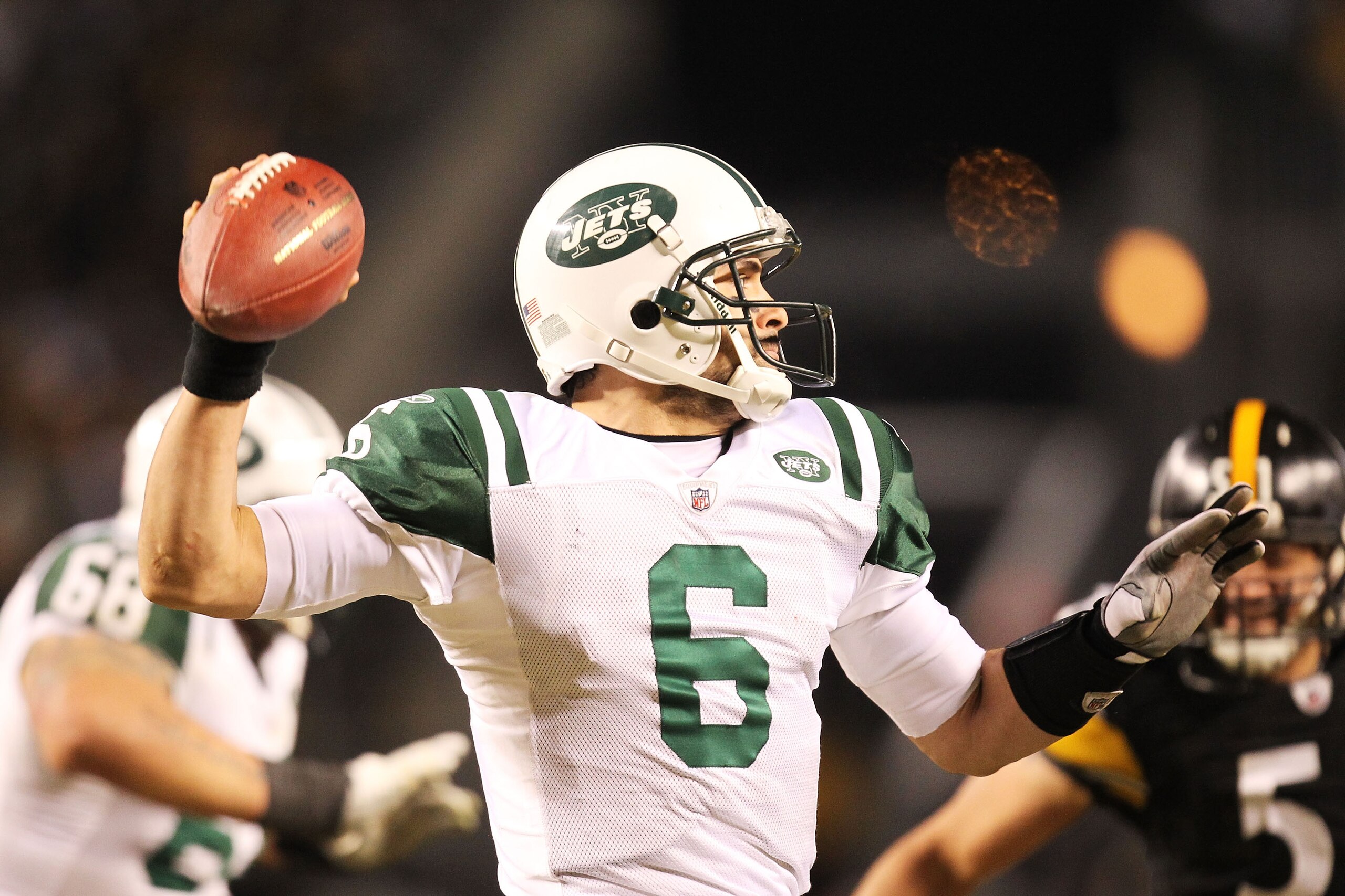 PITTSBURGH, PA - JANUARY 23:  Mark Sanchez #6 of the New York Jets drops back during their 19 to 24 loss to the Pittsburgh Steelers in the 2011 AFC Championship game at Heinz Field on January 23, 2011 in Pittsburgh, Pennsylvania.  (Photo by Ronald Martine