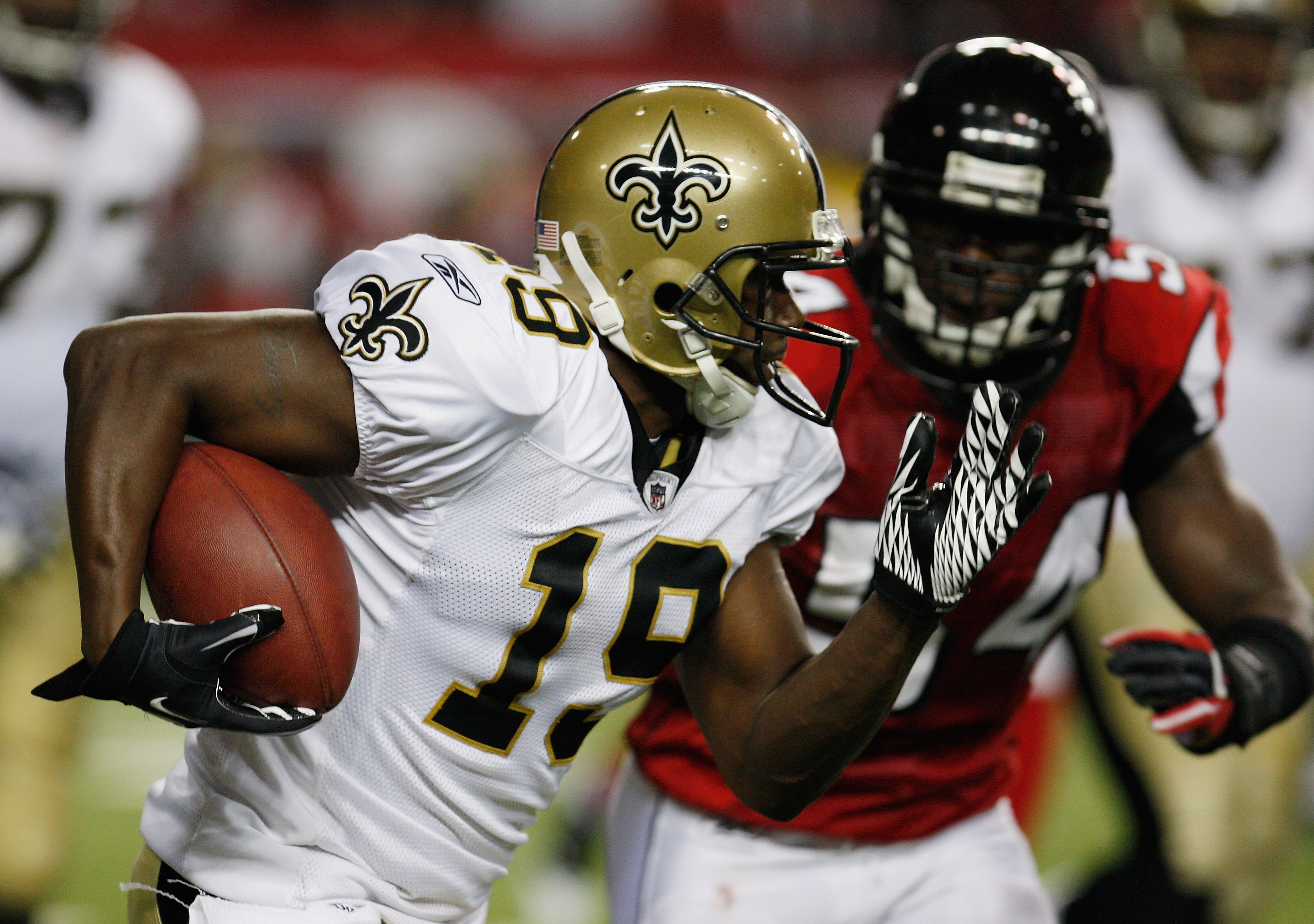 ATLANTA, GA - DECEMBER 27:  Devery Henderson #19 of the New Orleans Saints runs past Atlanta Falcons defender Stephen Nicholas #54 in the second half during their game at the Georgia Dome on December 27, 2010 in Atlanta, Georgia.  (Photo by Scott Halleran
