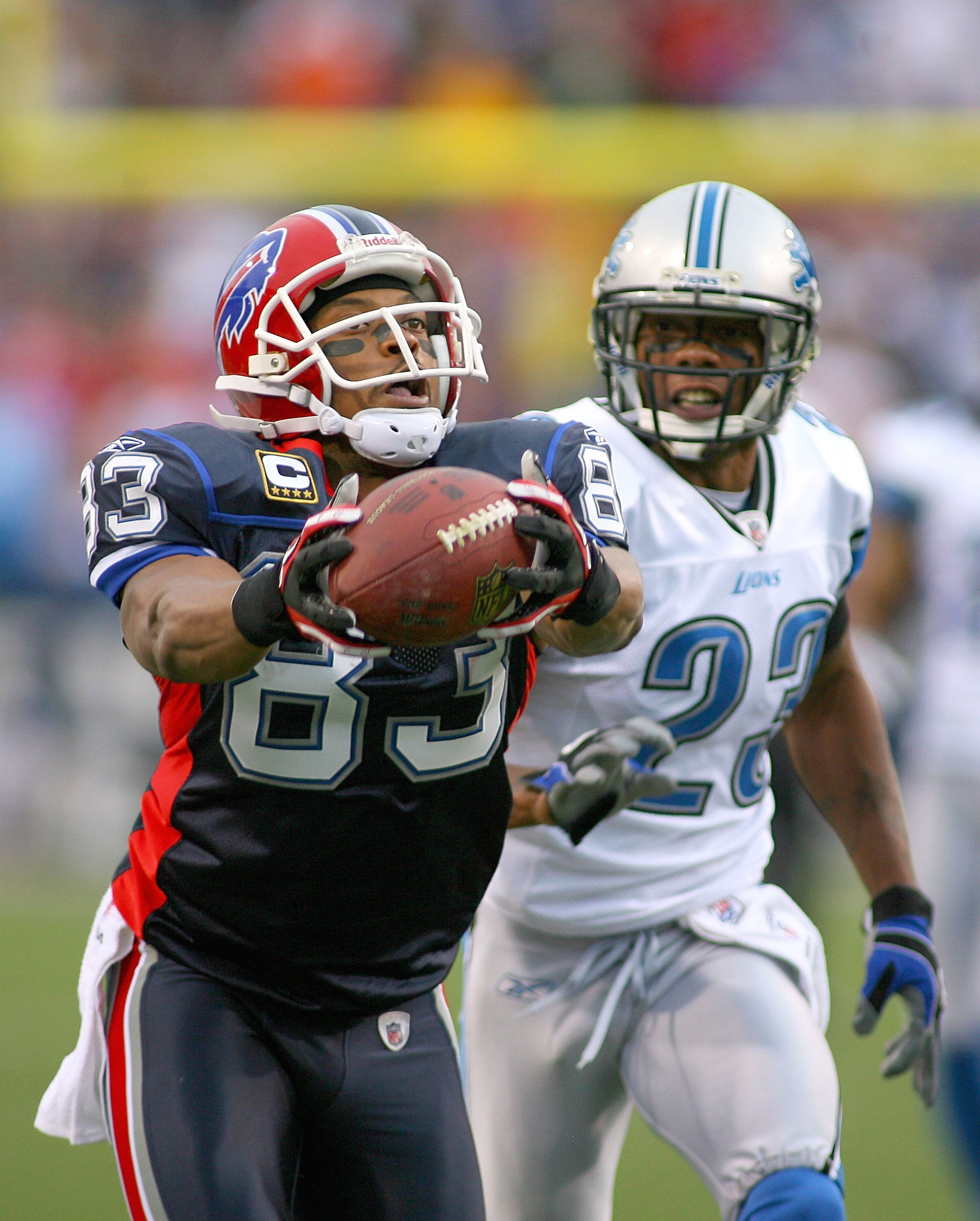 ORCHARD PARK, NY - NOVEMBER 14: Lee Evans #83  of the Buffalo Bills makes a finger tip catch against Chris Houston #23 of the Detroit Lions at Ralph Wilson Stadium on November 14, 2010 in Orchard Park, New York.  (Photo by Rick Stewart/Getty Images)