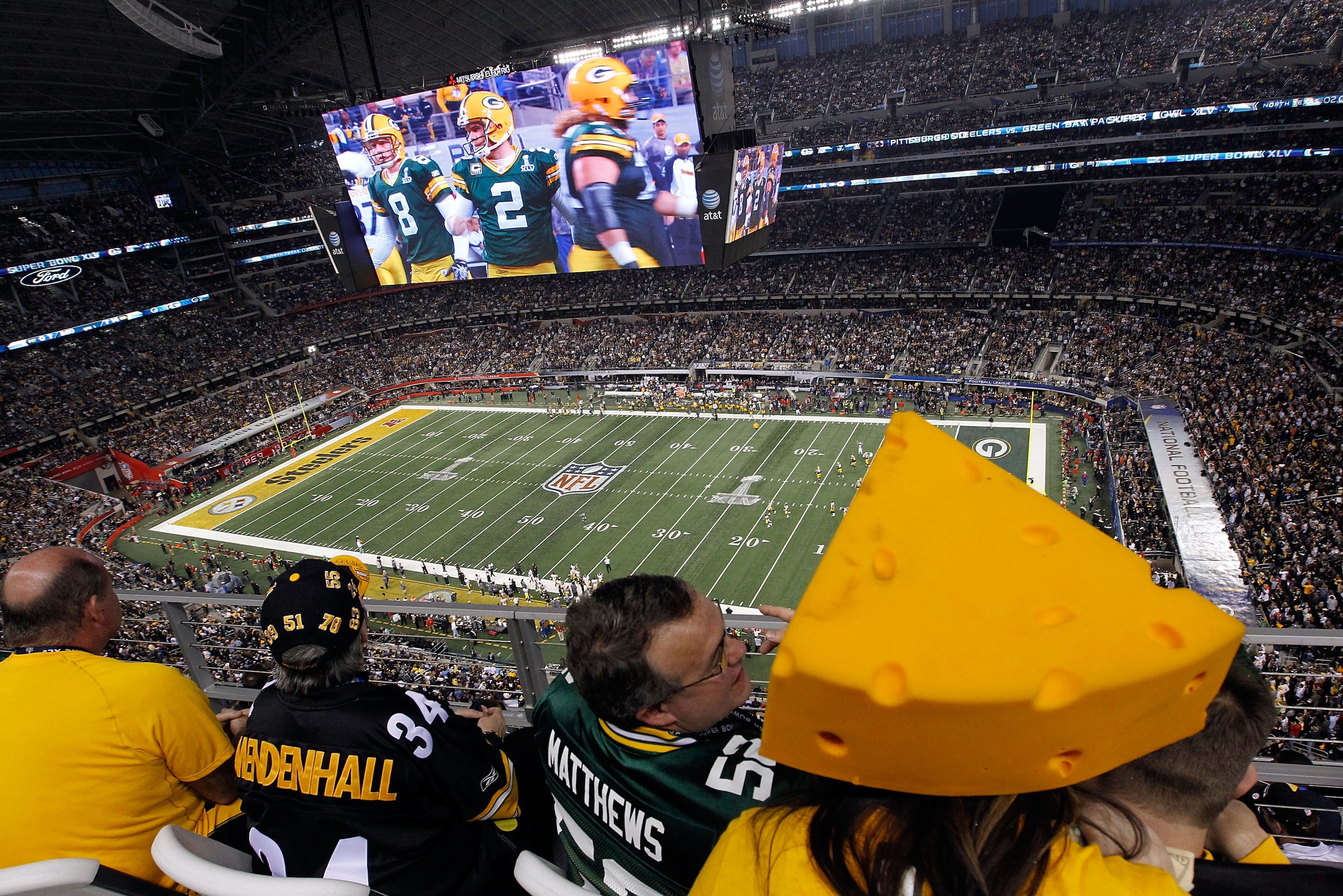 ARLINGTON, TX - FEBRUARY 06: Fans watch the Green Bay Packers take on the Pittsburgh Steelers in Super Bowl XLV at Cowboys Stadium on February 6, 2011 in Arlington, Texas. (Photo by Tom Pennington/Getty Images) ARLINGTON, TX - FEBRUARY 06: Fans watch the Green Bay Packers take on the Pittsburgh Steelers in Super Bowl XLV at Cowboys Stadium on February 6, 2011 in Arlington, Texas. (Photo by Tom Pennington/Getty Images)