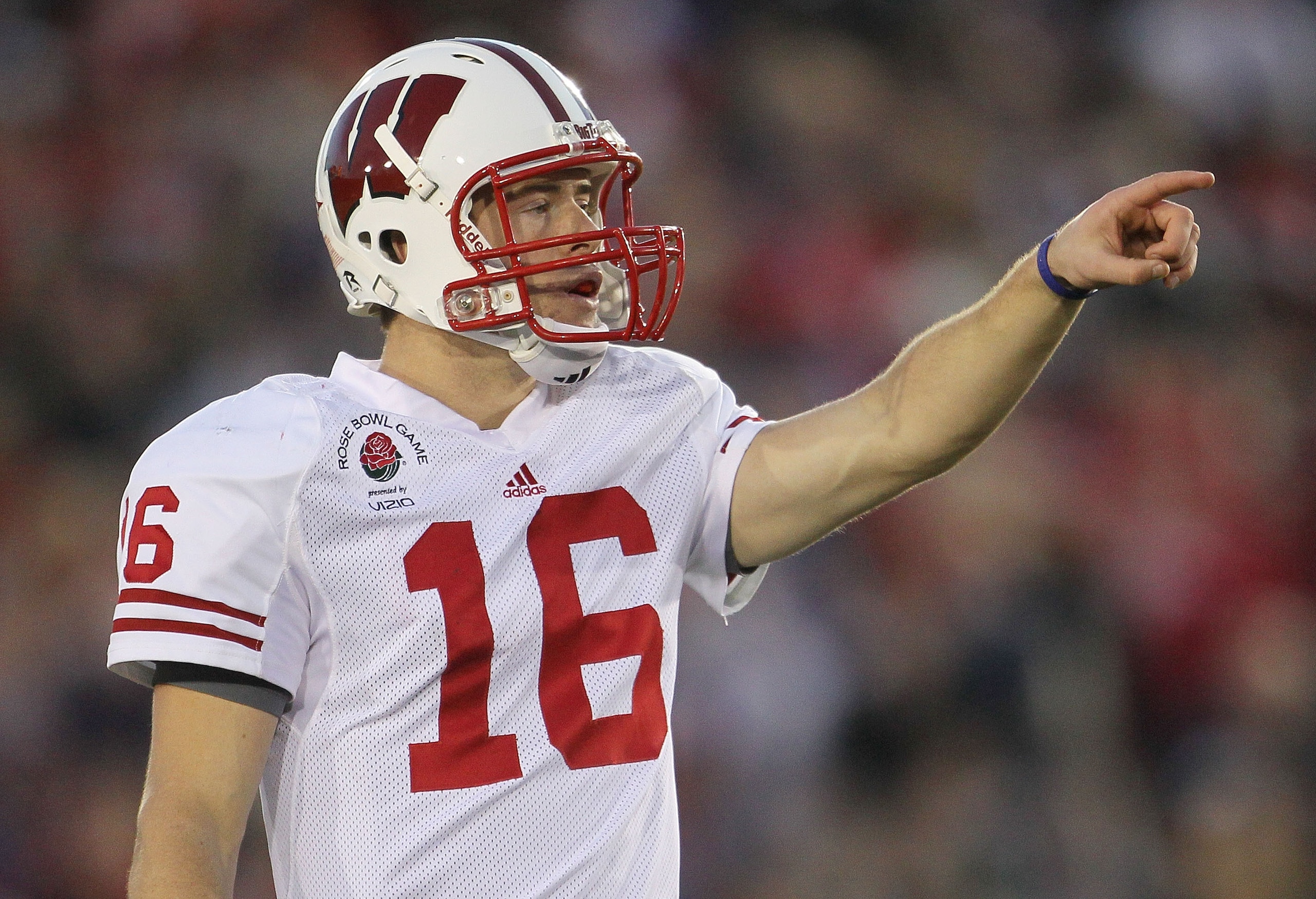 PASADENA, CA - JANUARY 01:  Quarterback Scott Tolzien #16 of the Wisconsin Badgers stands on the field during the game against the TCU Horned Frogs in the 97th Rose Bowl game on January 1, 2011 in Pasadena, California.  (Photo by Jeff Gross/Getty Images)