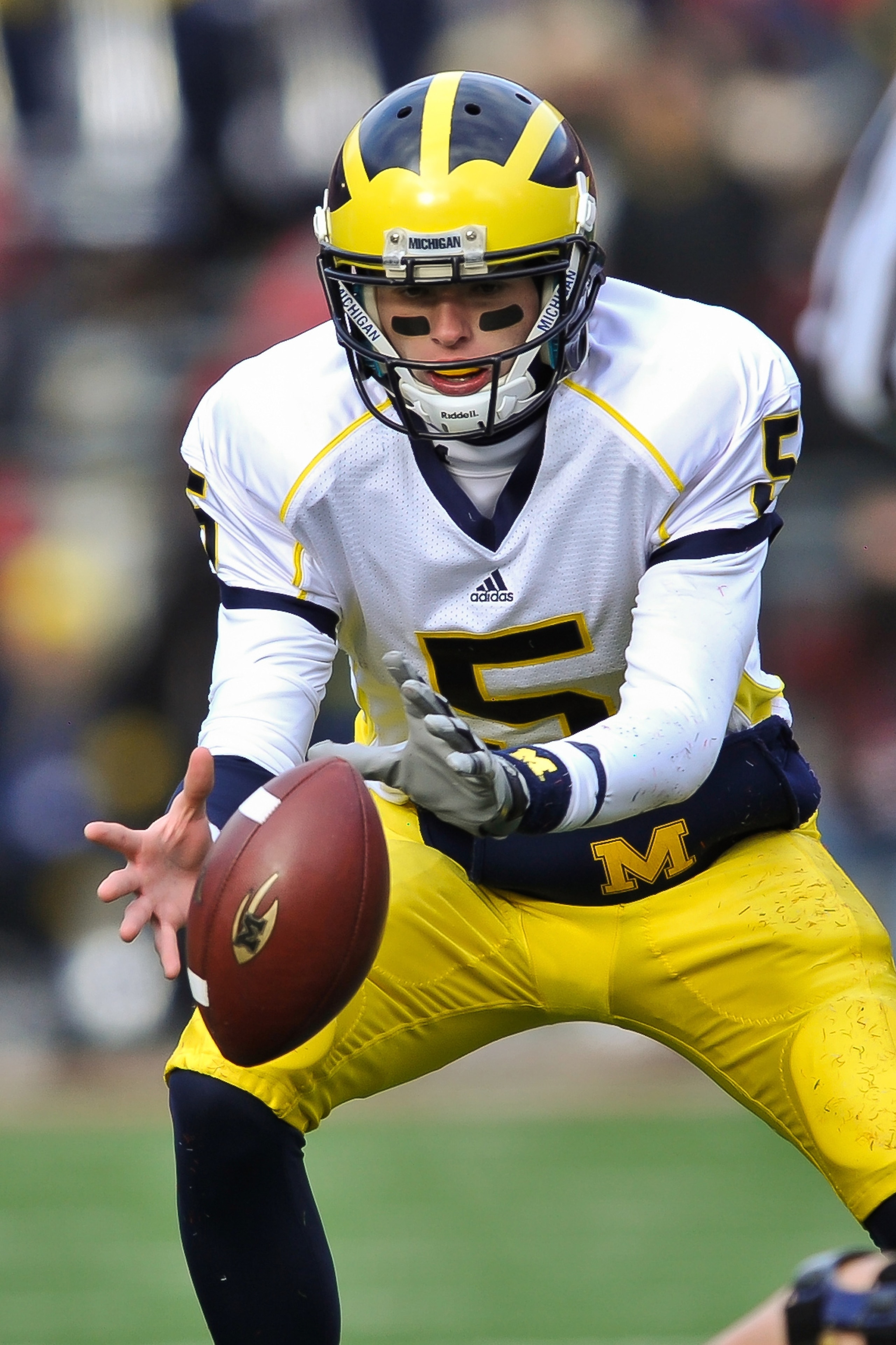 COLUMBUS, OH - NOVEMBER 27:  Quarterback Tate Forcier #5 of the Michigan Wolverines takes the snap from center against the Ohio State Buckeyes at Ohio Stadium on November 27, 2010 in Columbus, Ohio.  (Photo by Jamie Sabau/Getty Images)