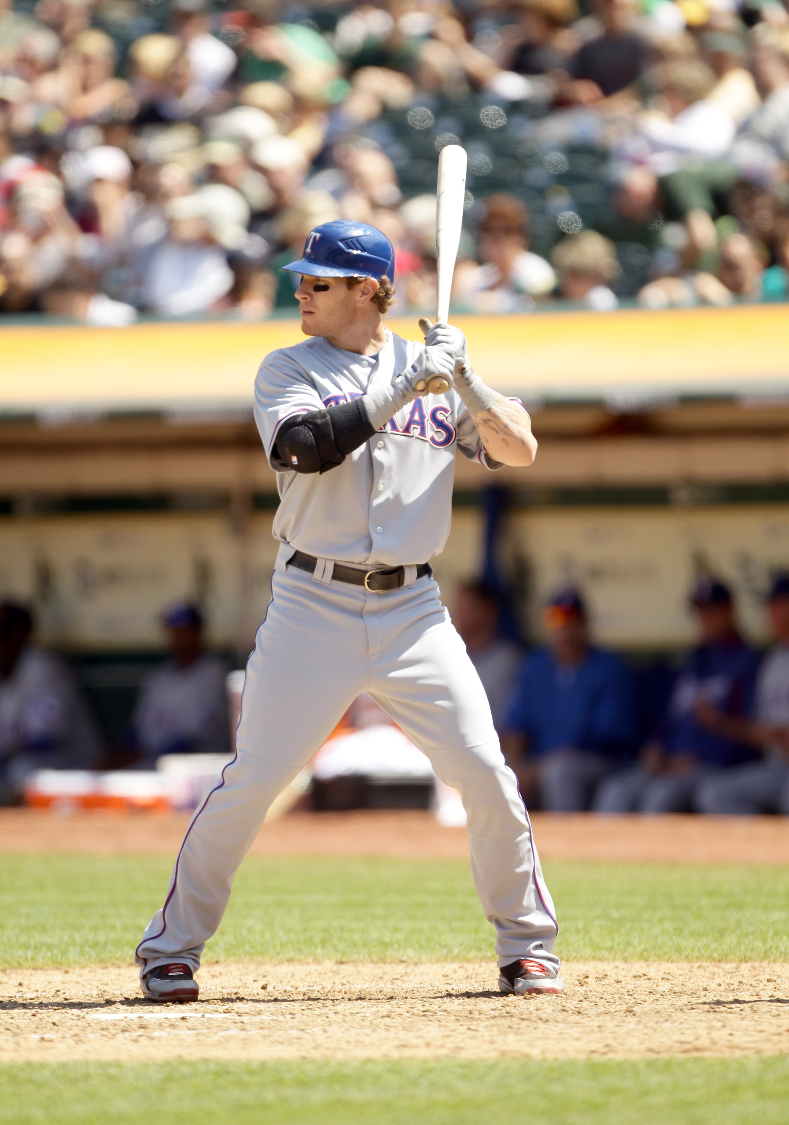 OAKLAND, CA - AUGUST 07:  Josh Hamilton #32 of the Texas Rangers bats against the Oakland Athletics at the Oakland-Alameda County Coliseum on August 7, 2010 in Oakland, California.  (Photo by Ezra Shaw/Getty Images)