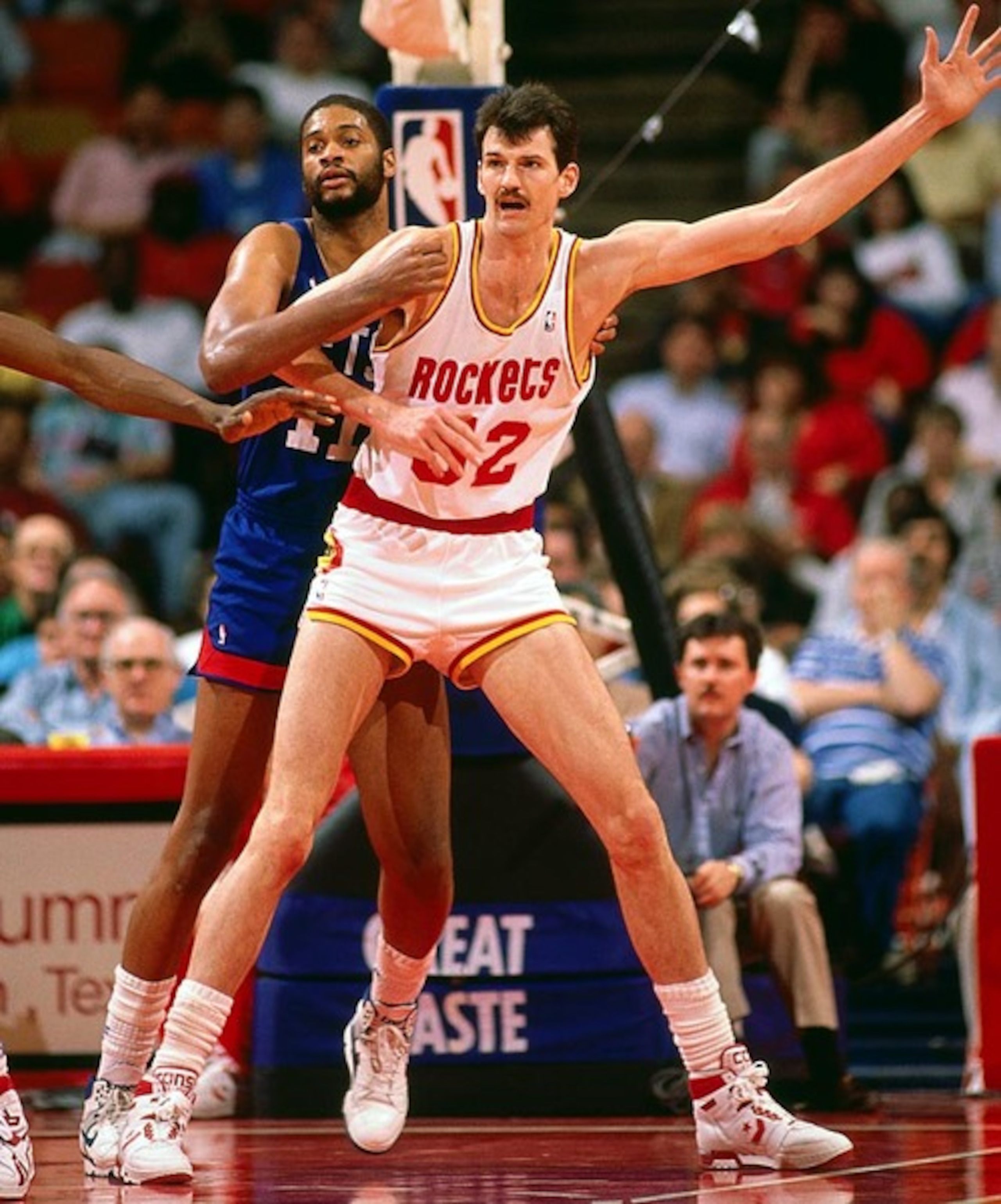 From http://www.worldinterestingfacts.com/wp-content/uploads/2010/03/tallest-NBA-players-Chuck-Nevitt.jpg