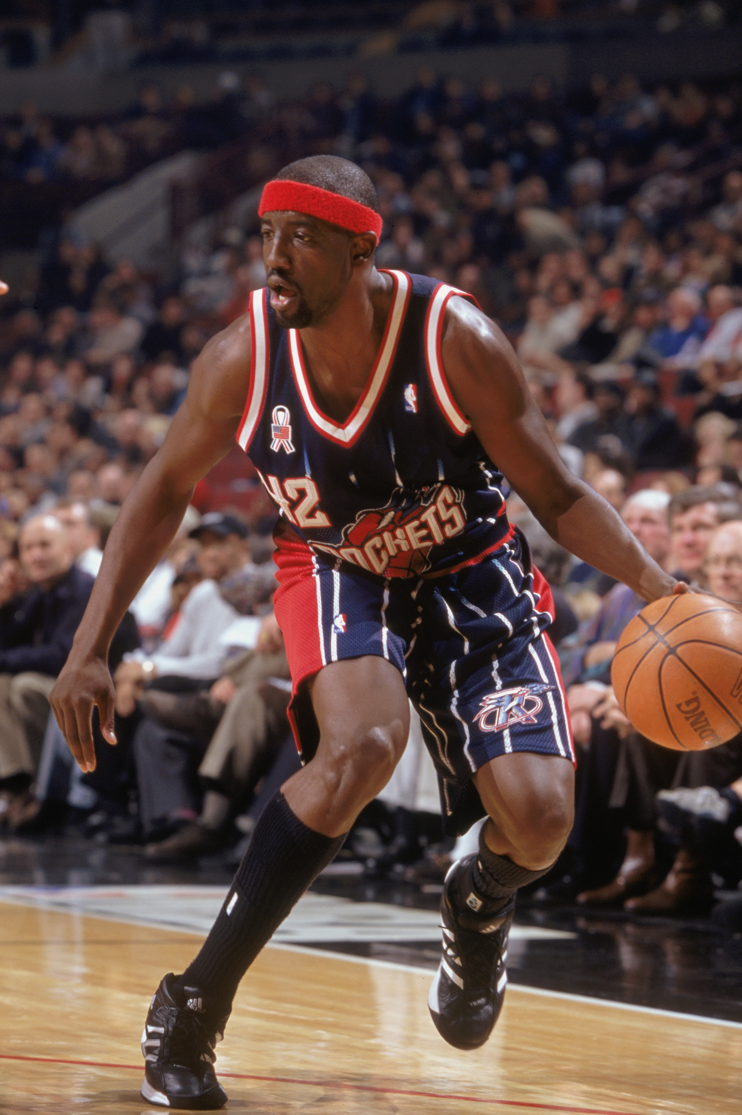4 Dec 2001:  Guard Walt Williams #42 of the Houston Rockets dribbles the ball during the NBA game against the Chicago Bulls at the United Center in Chicago, Illinois.  The Bulls crushed the Rockets 103-75.Mandatory Credit:  Jonathan Daniel/Getty Images