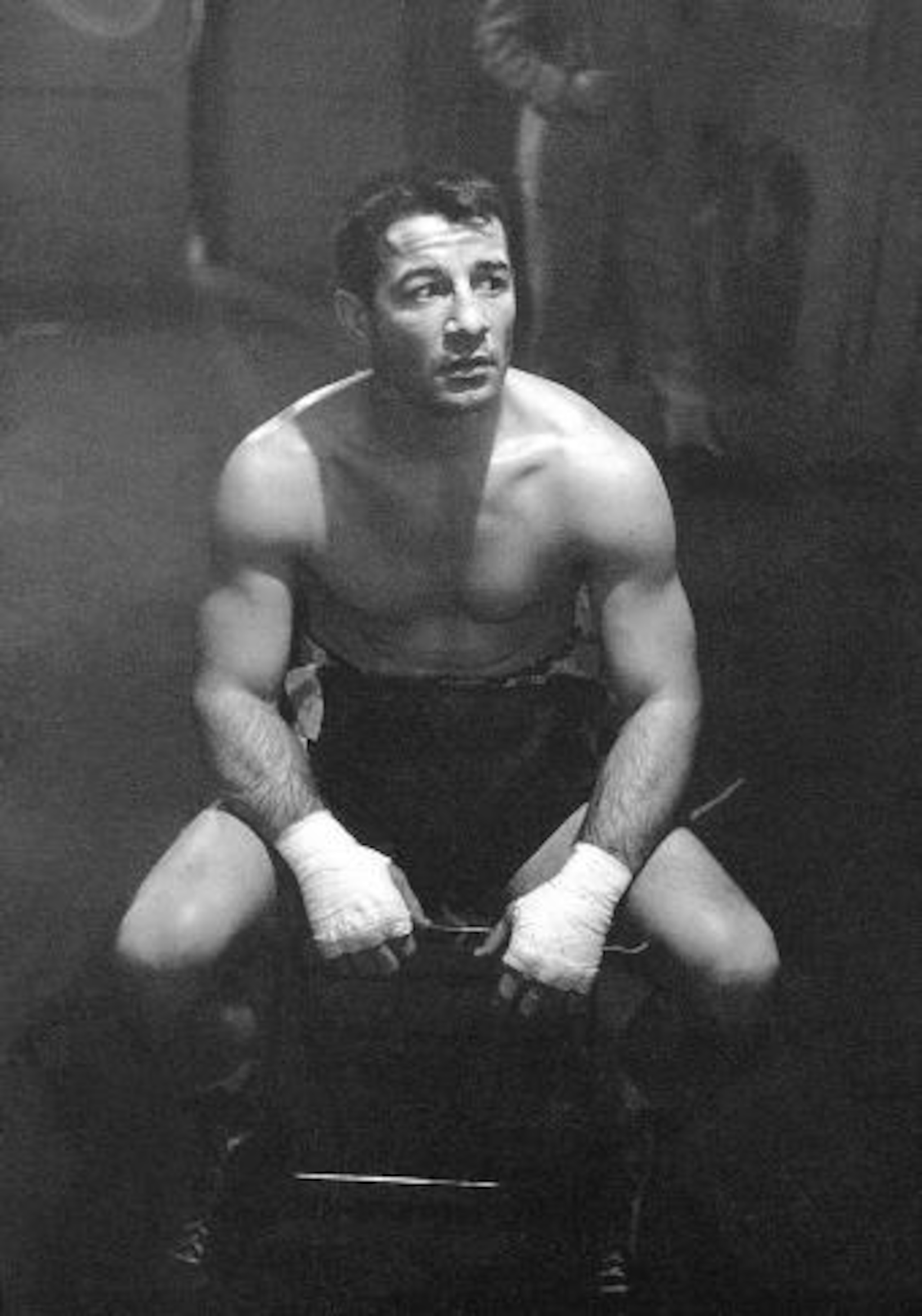 From http://3.bp.blogspot.com/_bVaCVknsw5E/S8yQV5fd-KI/AAAAAAAAAIE/tfNDFv67WXw/s1600/boxeador_Rocky_Graziano.jpg