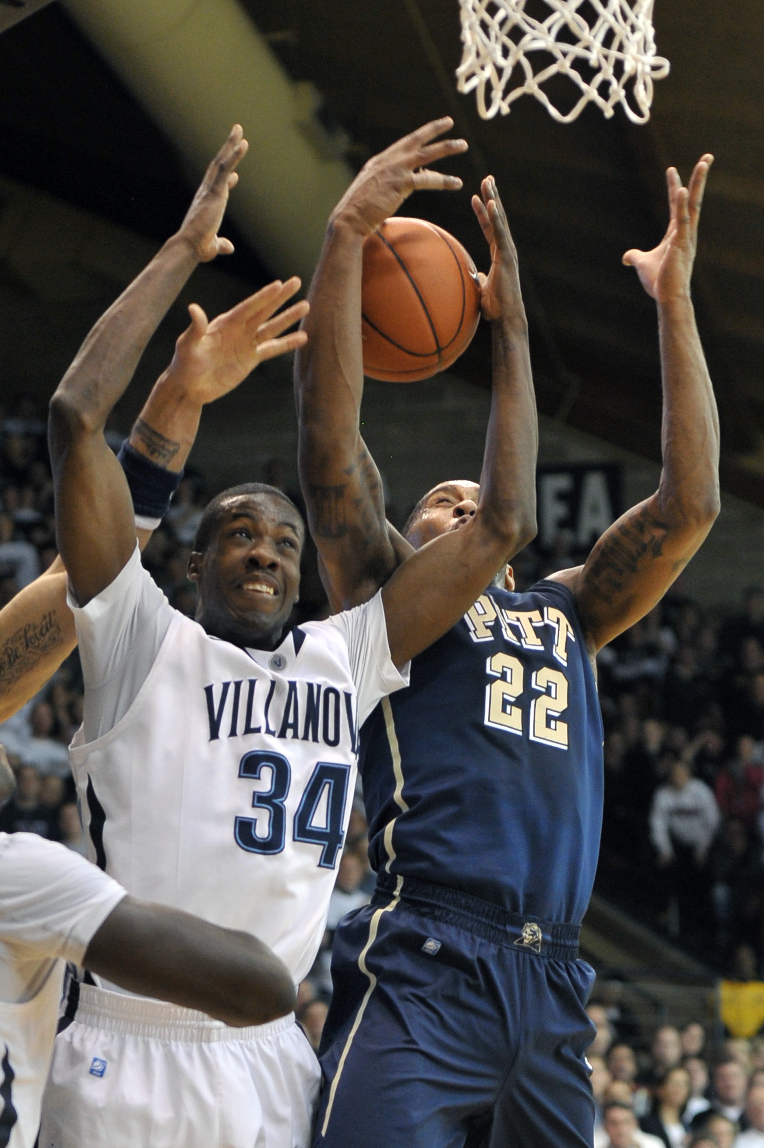 VILLANOVA, PA - FEBRUARY 12: Isaiah Armwood #34 of the Villanova Wildcats and Brad Wanamaker #22 of the Pittsburgh Panthers go up for a rebound at The Pavilion on February 12, 2011 in Villanova, Pennsylvania (Photo by Drew Hallowell/Getty Images) VILLANOVA, PA - FEBRUARY 12: Isaiah Armwood #34 of the Villanova Wildcats and Brad Wanamaker #22 of the Pittsburgh Panthers go up for a rebound at The Pavilion on February 12, 2011 in Villanova, Pennsylvania (Photo by Drew Hallowell/Getty Images)