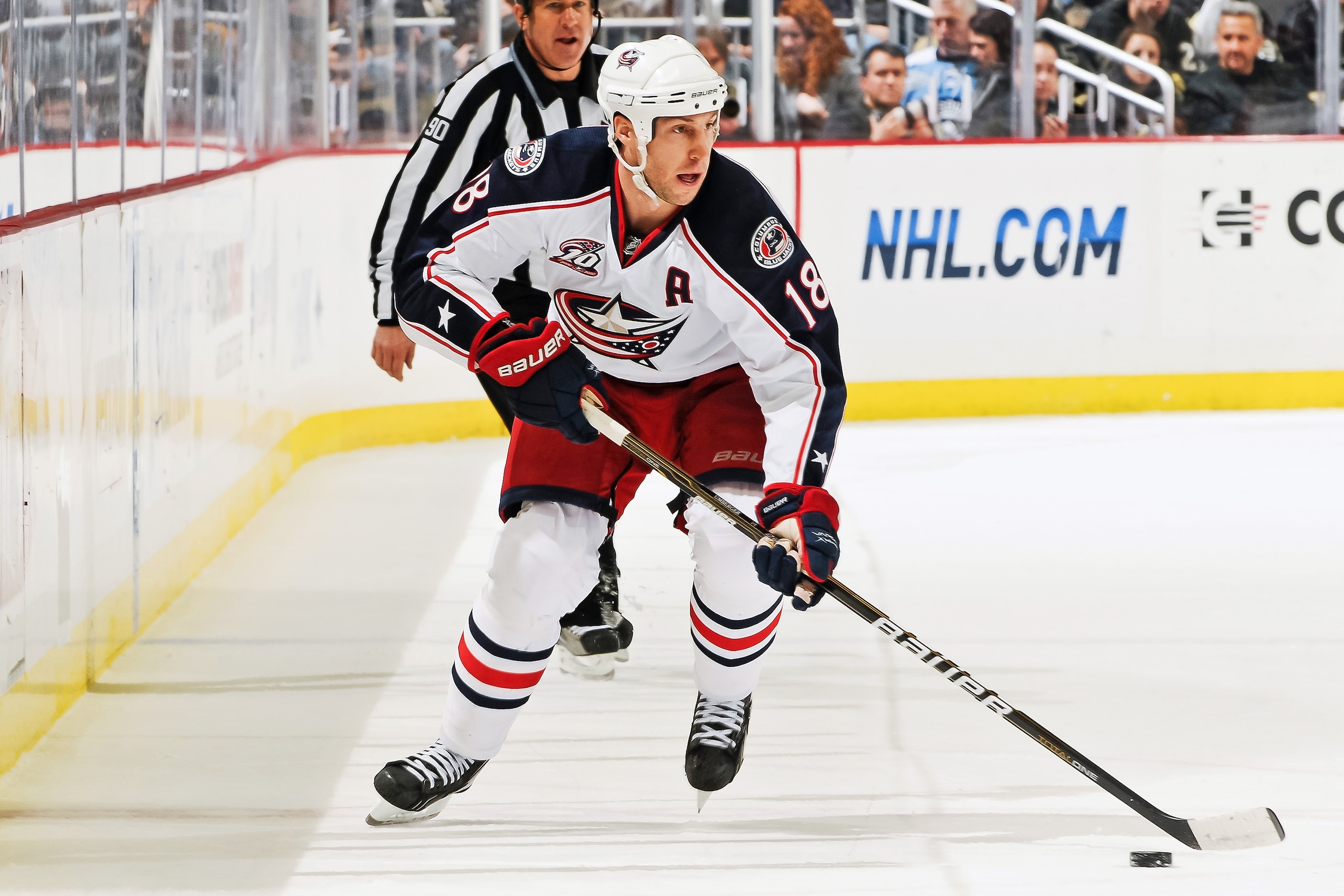 PITTSBURGH, PA - FEBRUARY 8:  R.J. Umberger #18 of the Columbus Blue Jackets skates with the puck against the Pittsburgh Penguins on February 8, 2011 at CONSOL Energy Center in Pittsburgh, Pennsylvania.  (Photo by Jamie Sabau/Getty Images)