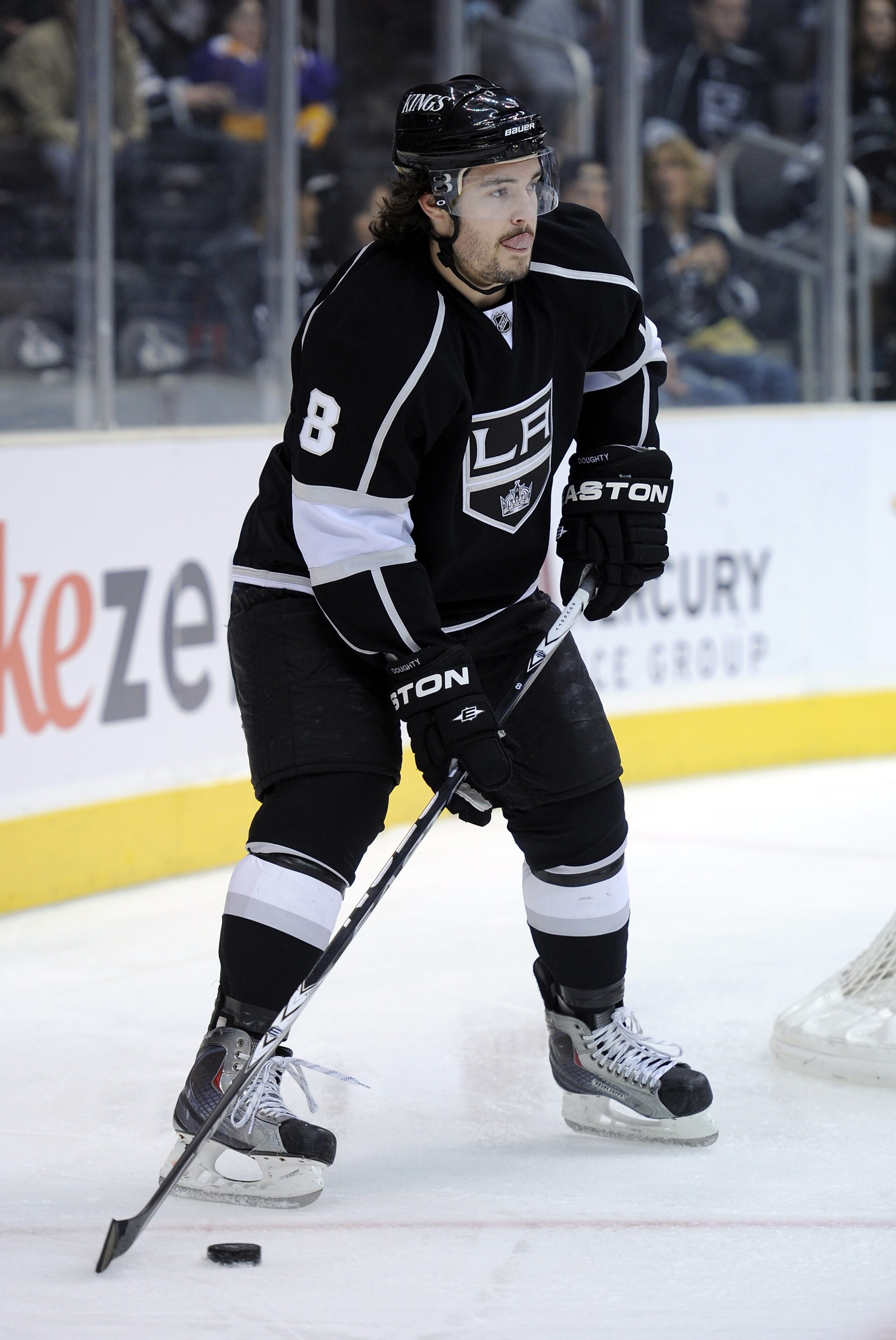 LOS ANGELES, CA - JANUARY 20:  Drew Doughty #8 of the Los Angeles Kings starts a rush from behind the net against the Phoenix Coyotes at the Staples Center on January 20, 2011 in Los Angeles, California.  (Photo by Harry How/Getty Images)