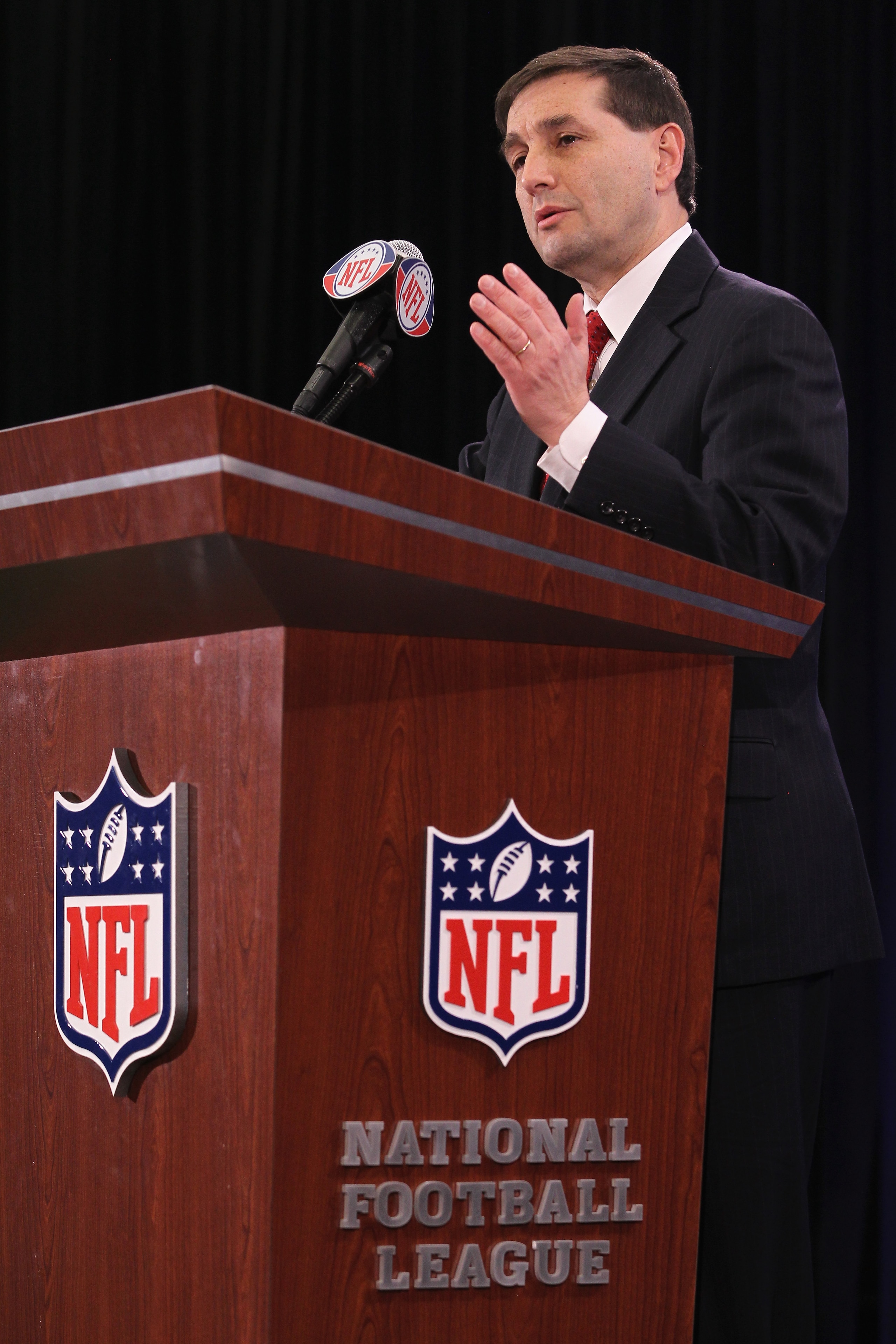 DALLAS, TX - FEBRUARY 02:  Jeff Pash, NFL Executive Vice-President and General Counsel, discusses the collective bargaining agreement negotiations with members of the press at the Super Bowl XLV media center on February 2, 2011 in Dallas, Texas. The Green