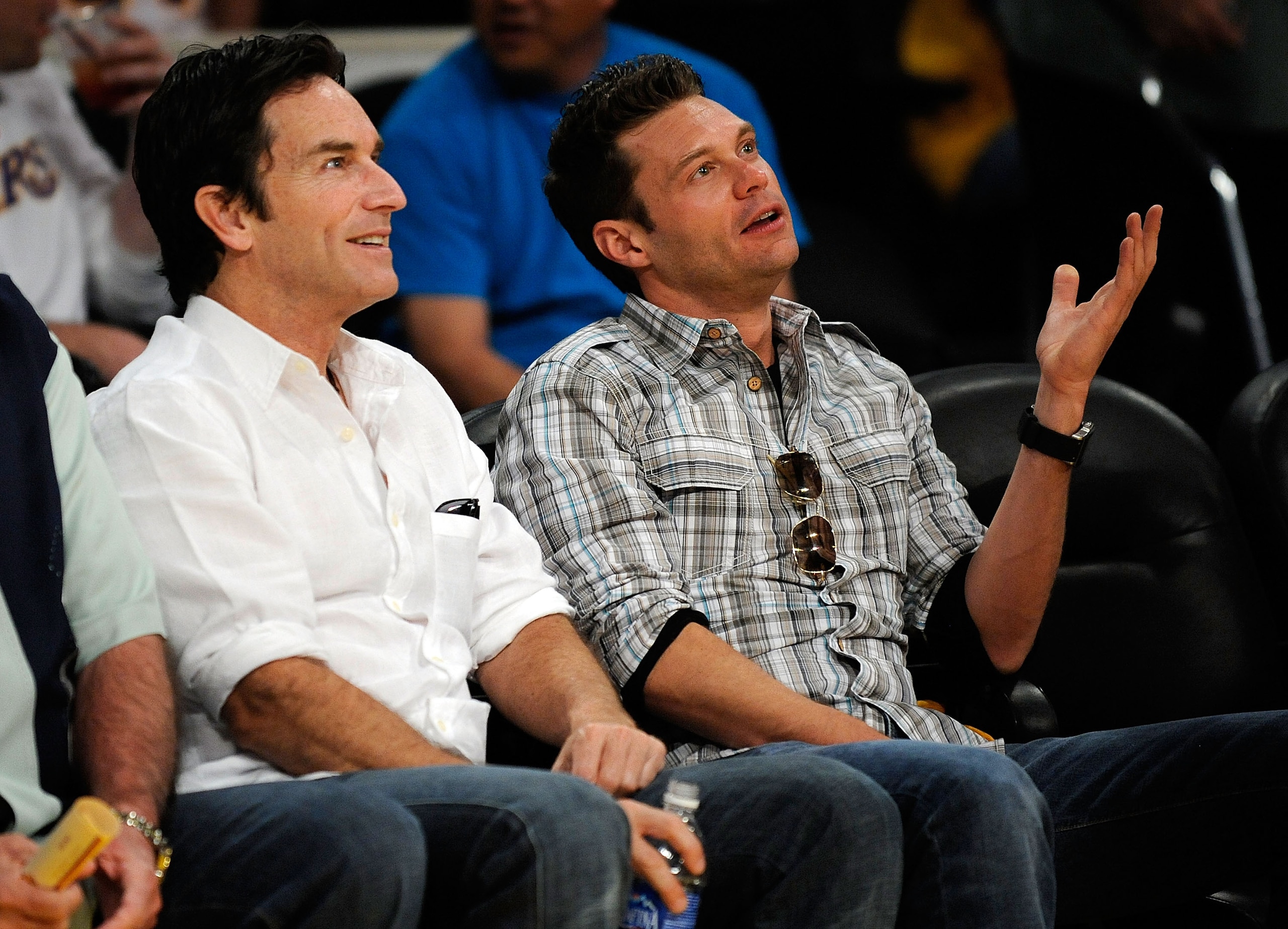 LOS ANGELES, CA - APRIL 19: (L-R) TV personalities Jeff Probst and Ryan Seacrest talk from their courtside seats during the Los Angeles Lakers and Utah Jazz Game One of the Western Conference Quarterfinals during the 2009 NBA Playoffs at Staples Center o LOS ANGELES, CA - APRIL 19: (L-R) TV personalities Jeff Probst and Ryan Seacrest talk from their courtside seats during the Los Angeles Lakers and Utah Jazz Game One of the Western Conference Quarterfinals during the 2009 NBA Playoffs at Staples Center o